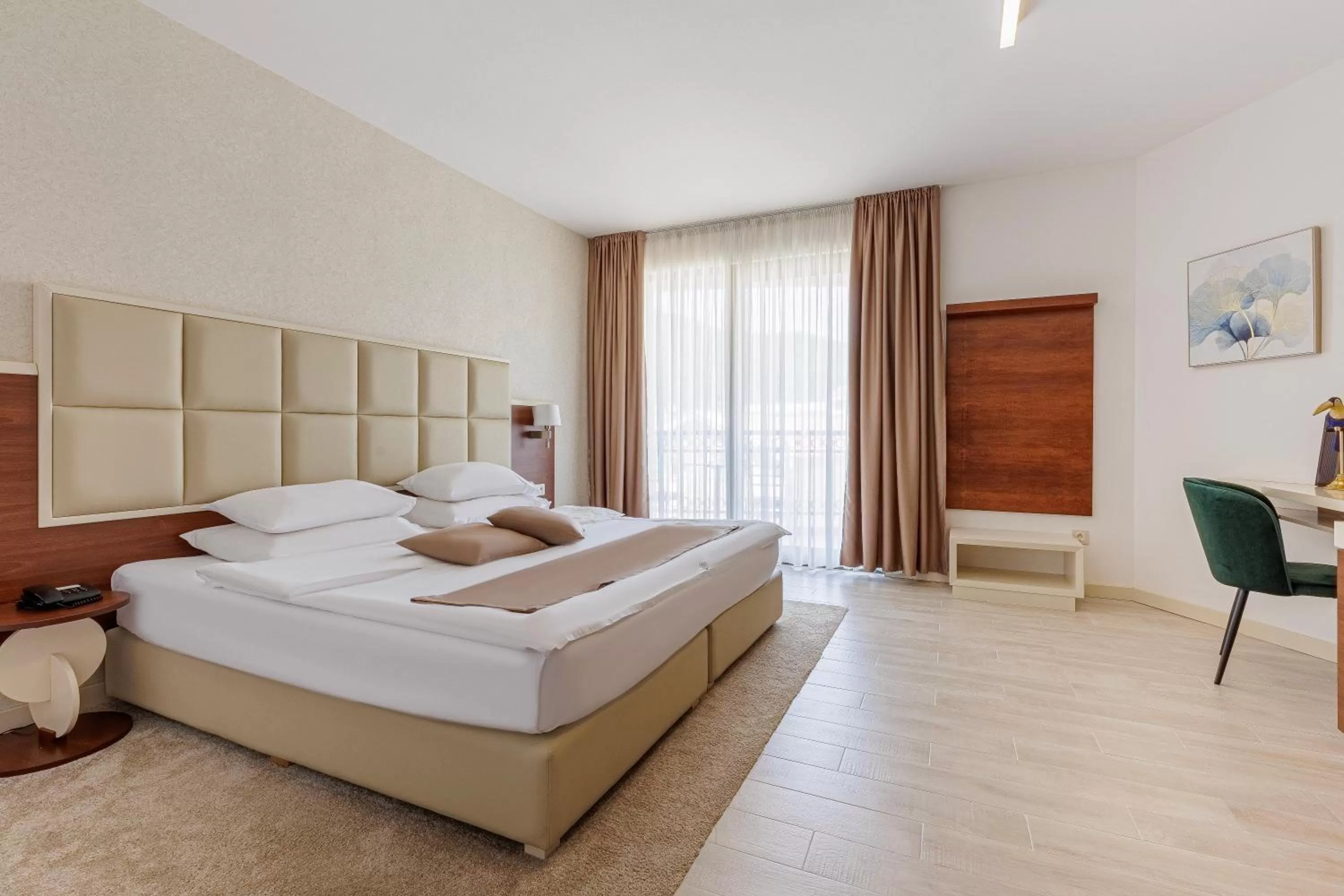 Bedroom, Bed in Hotel Kadmo by Aycon