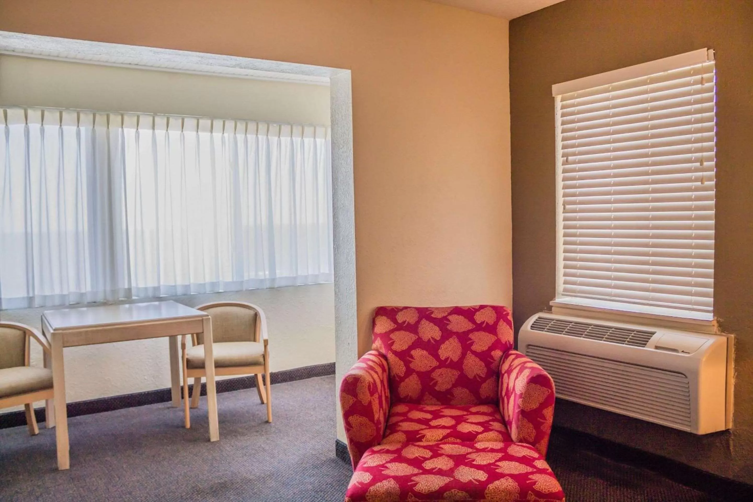 Photo of the whole room in Quality Inn Port Clinton Waterfront