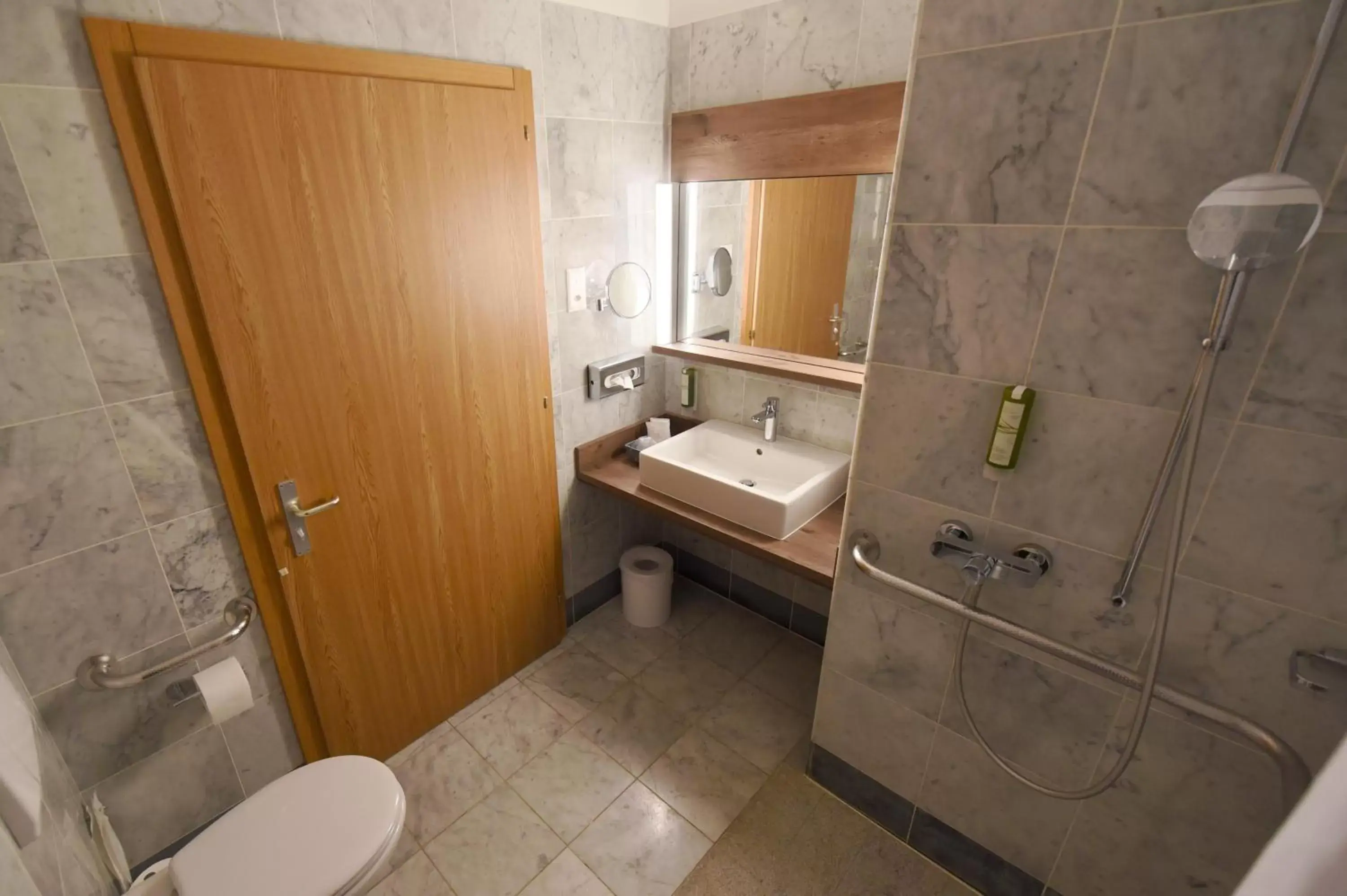Bathroom in Hôtel des Vignes