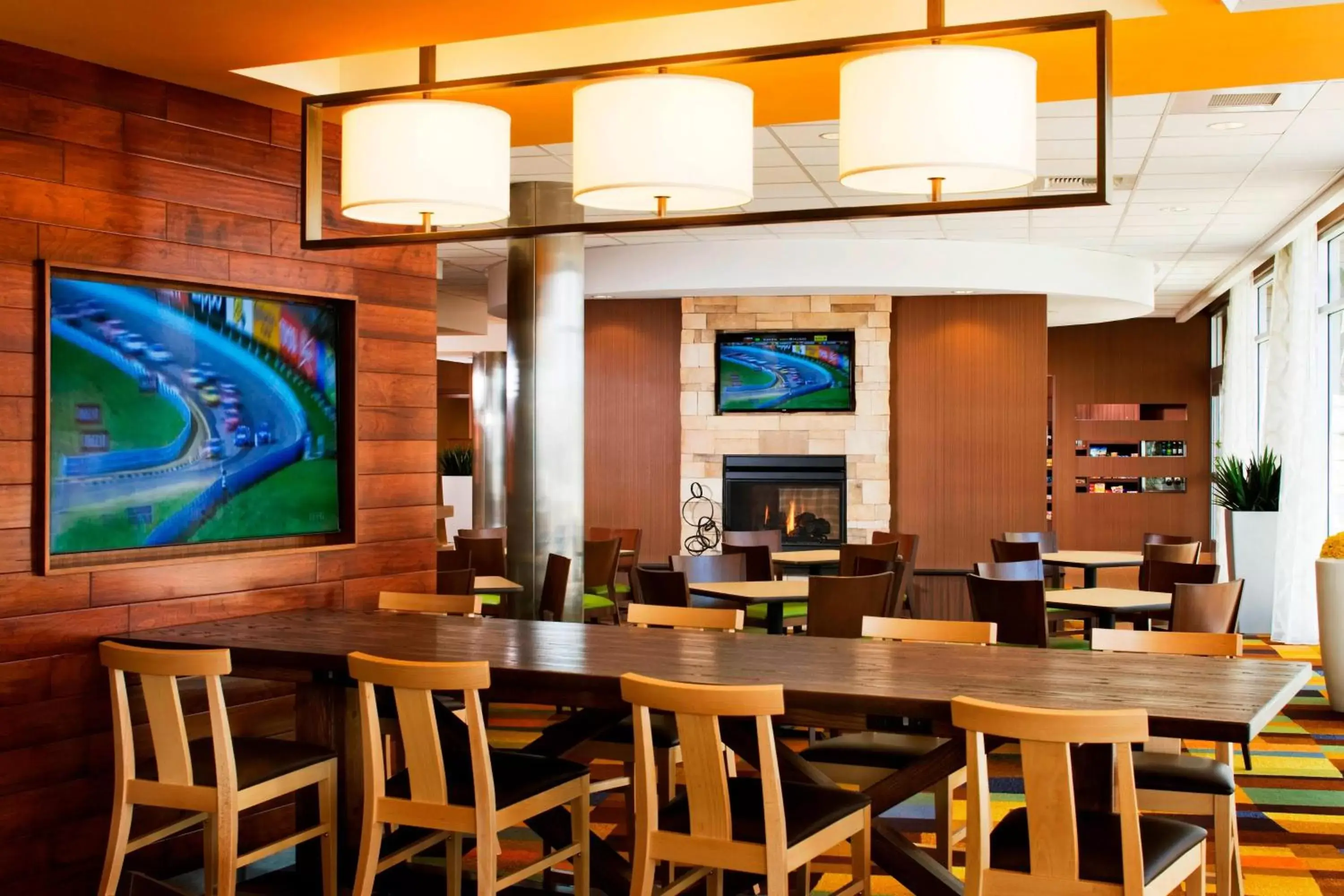 Breakfast, Lounge/Bar in Fairfield Inn & Suites by Marriott Tustin Orange County