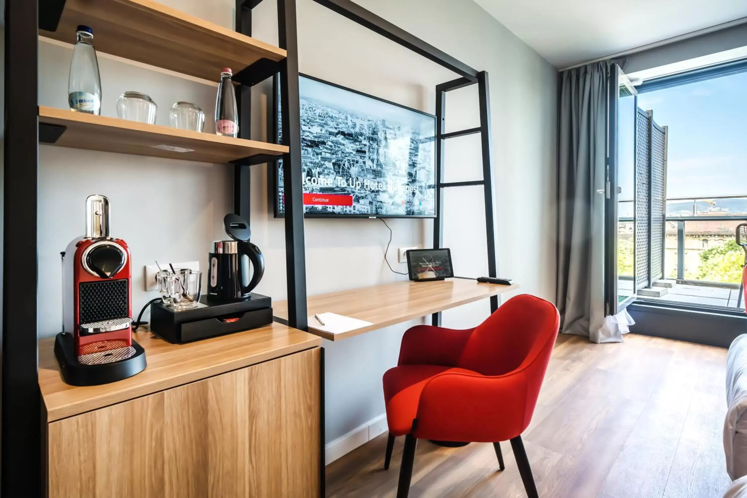 TV and multimedia, Kitchen/Kitchenette in Up Hotel Budapest