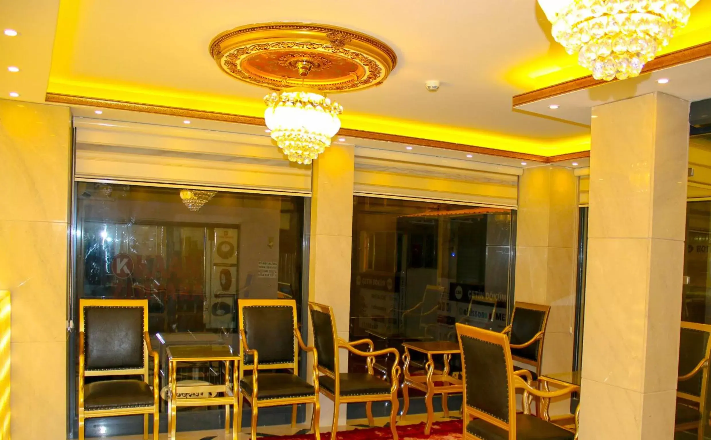 Lobby or reception in Deluxe Newport Hotel