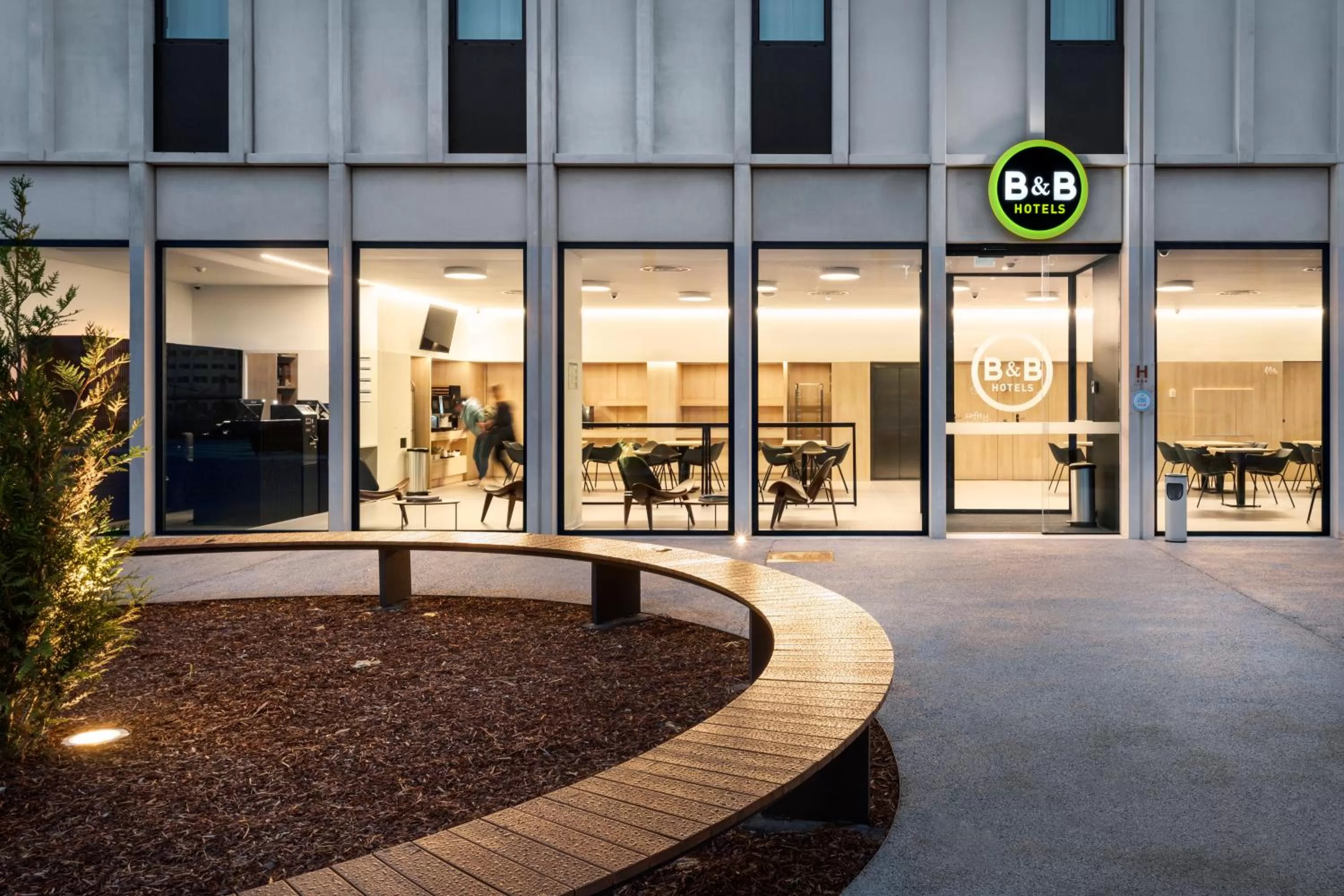 Facade/entrance in B&B HOTEL Famalicão