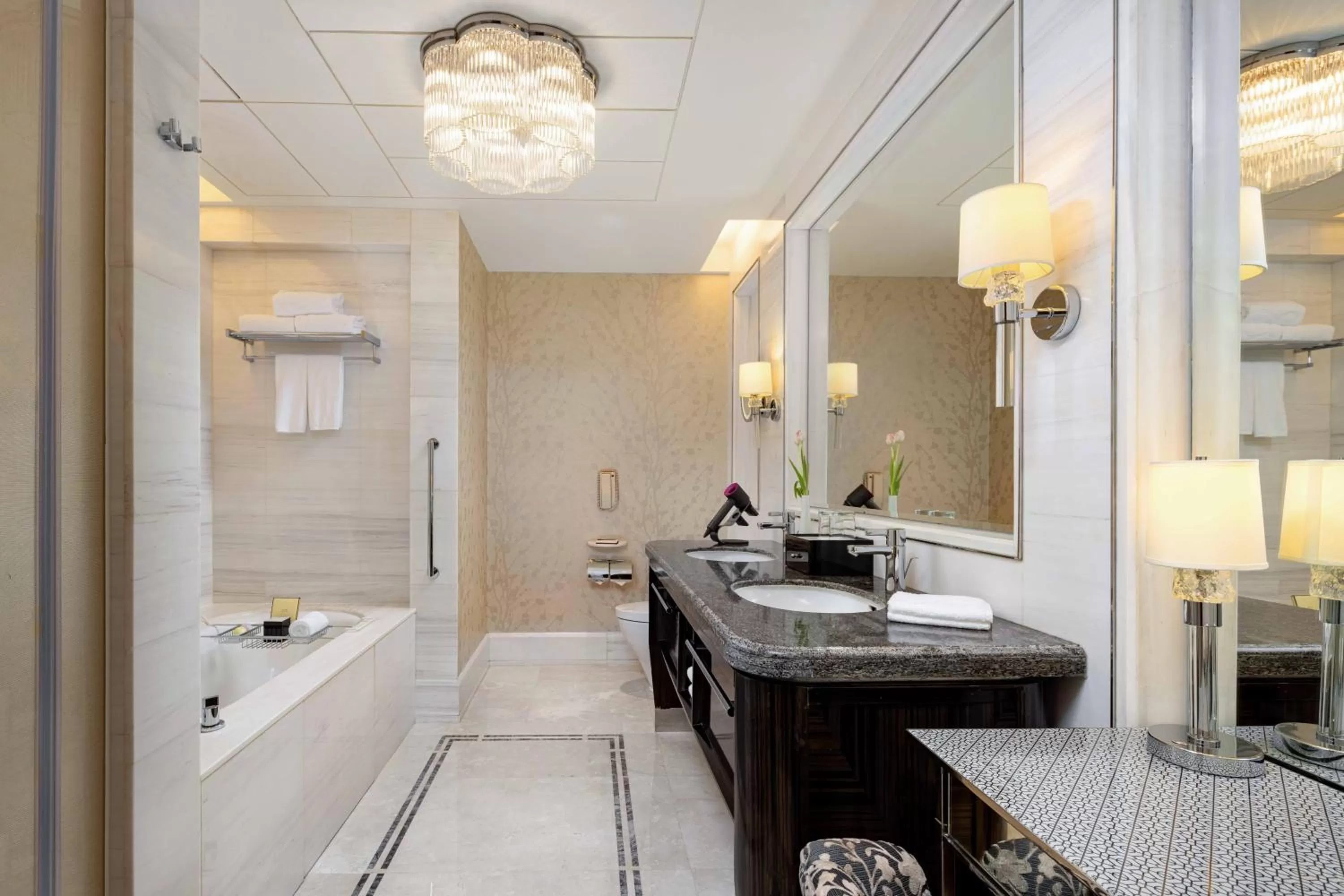 Toilet in Shangri-La Nanjing