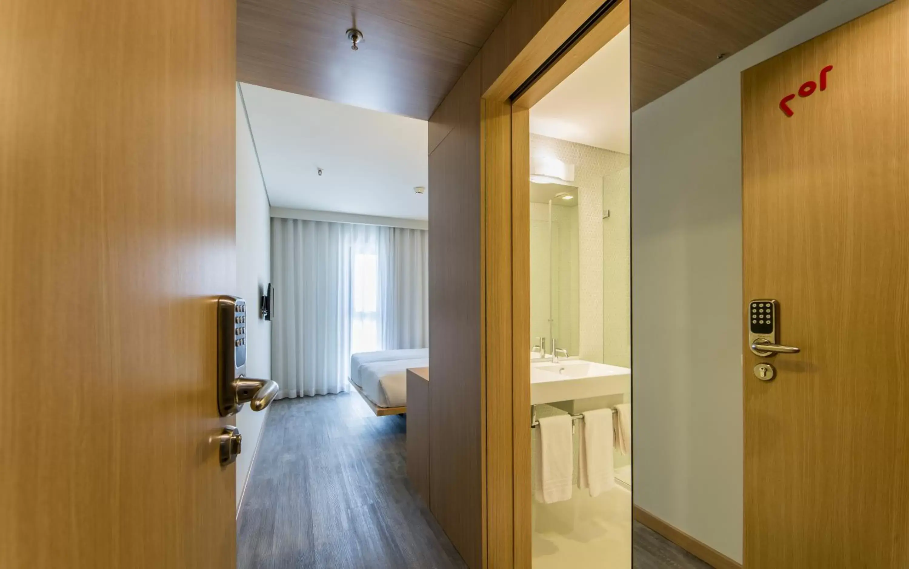 Photo of the whole room, Bathroom in Moov Hotel Porto Norte