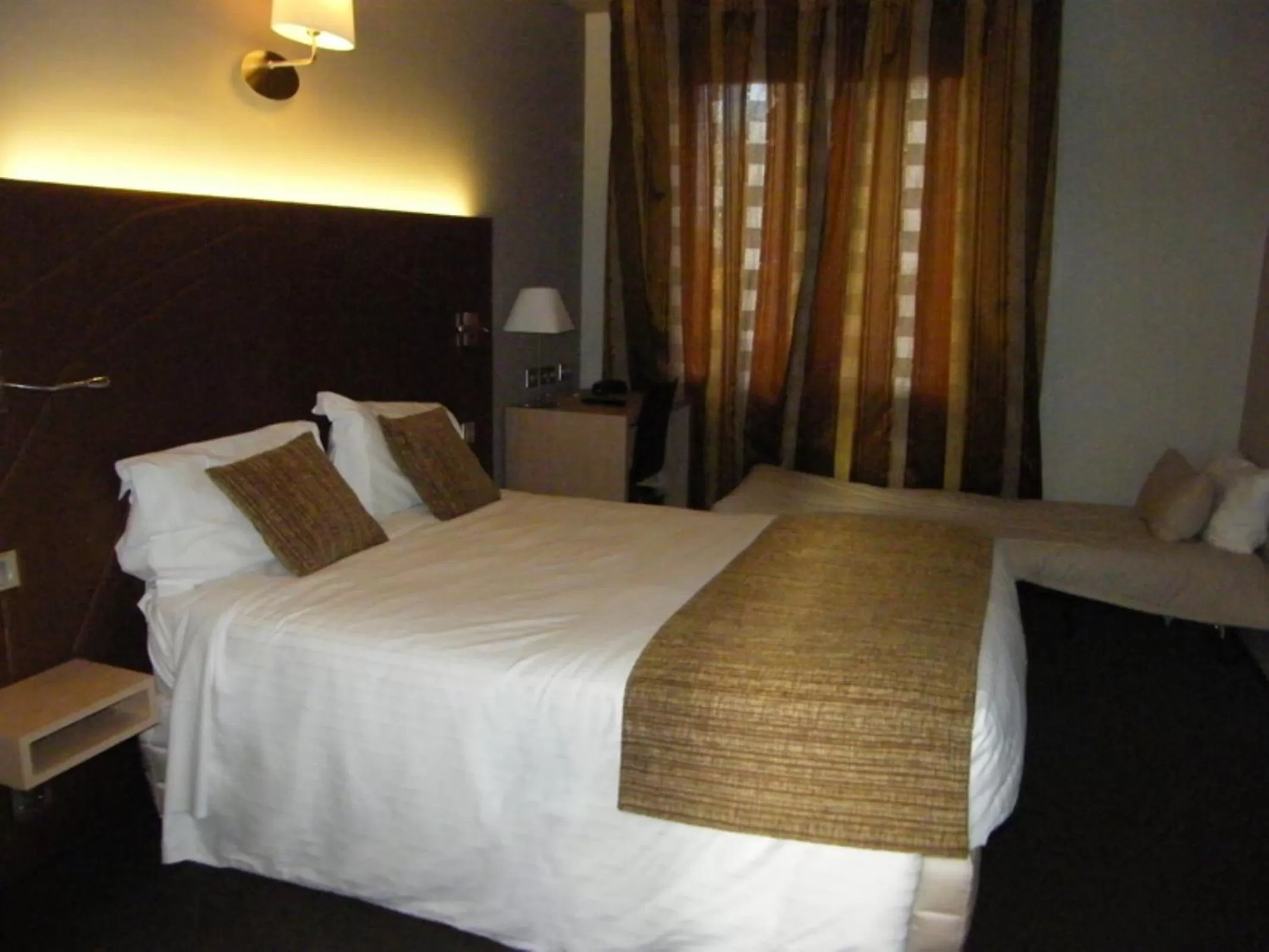 Bedroom, Bed in CIT'HOTEL Saint-Pierre