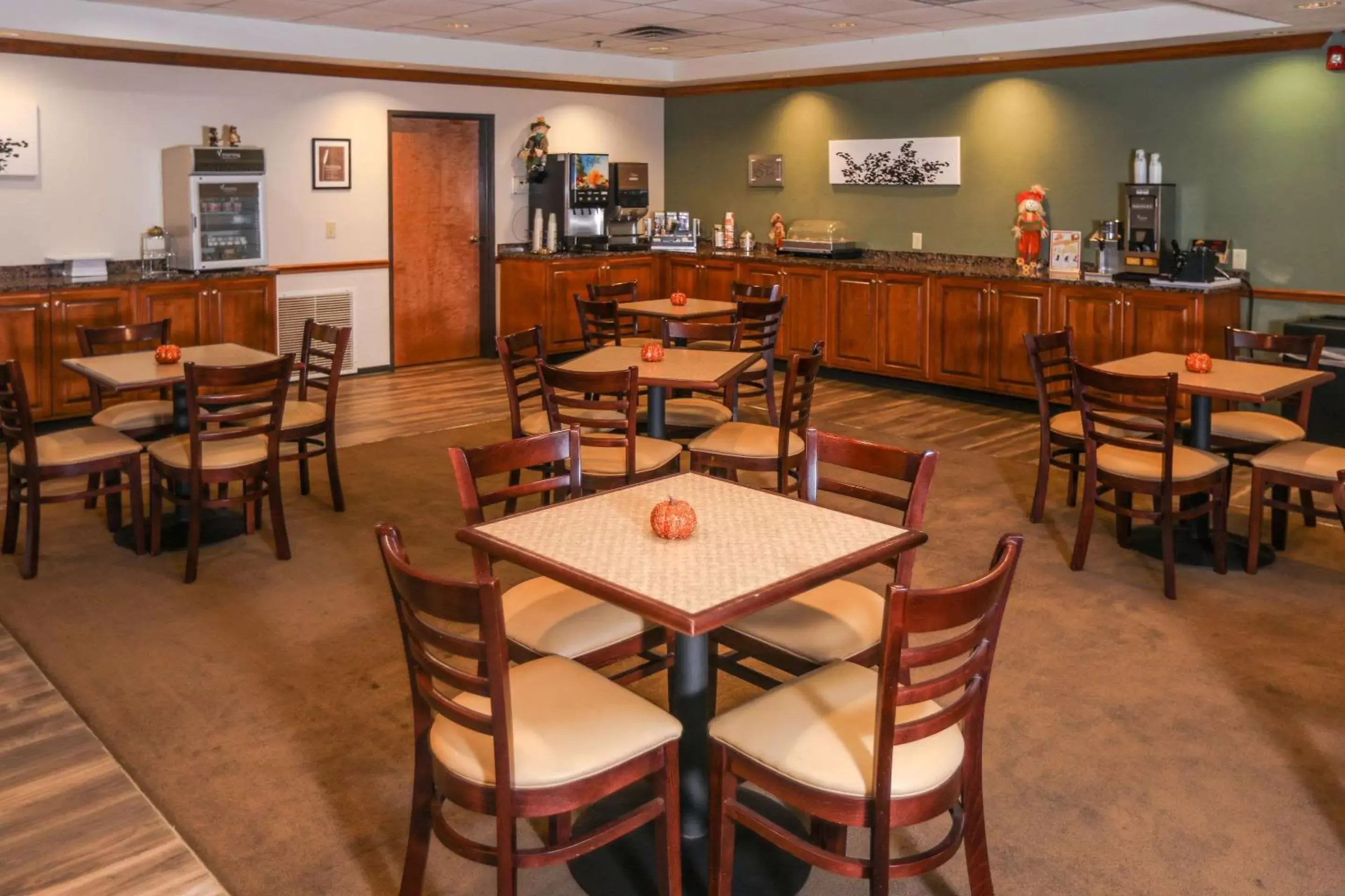 Restaurant/Places to Eat in Sleep Inn & Suites Shepherdsville Louisville South