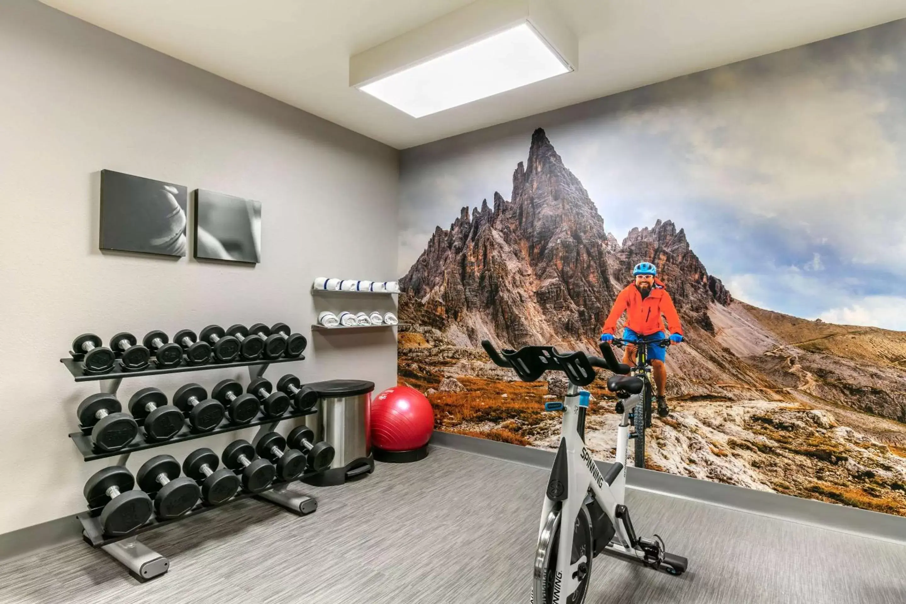 Fitness centre/facilities in Clarion Pointe Columbus-Bradley Park Fitness centre/facilities in Clarion Pointe Columbus-Bradley Park