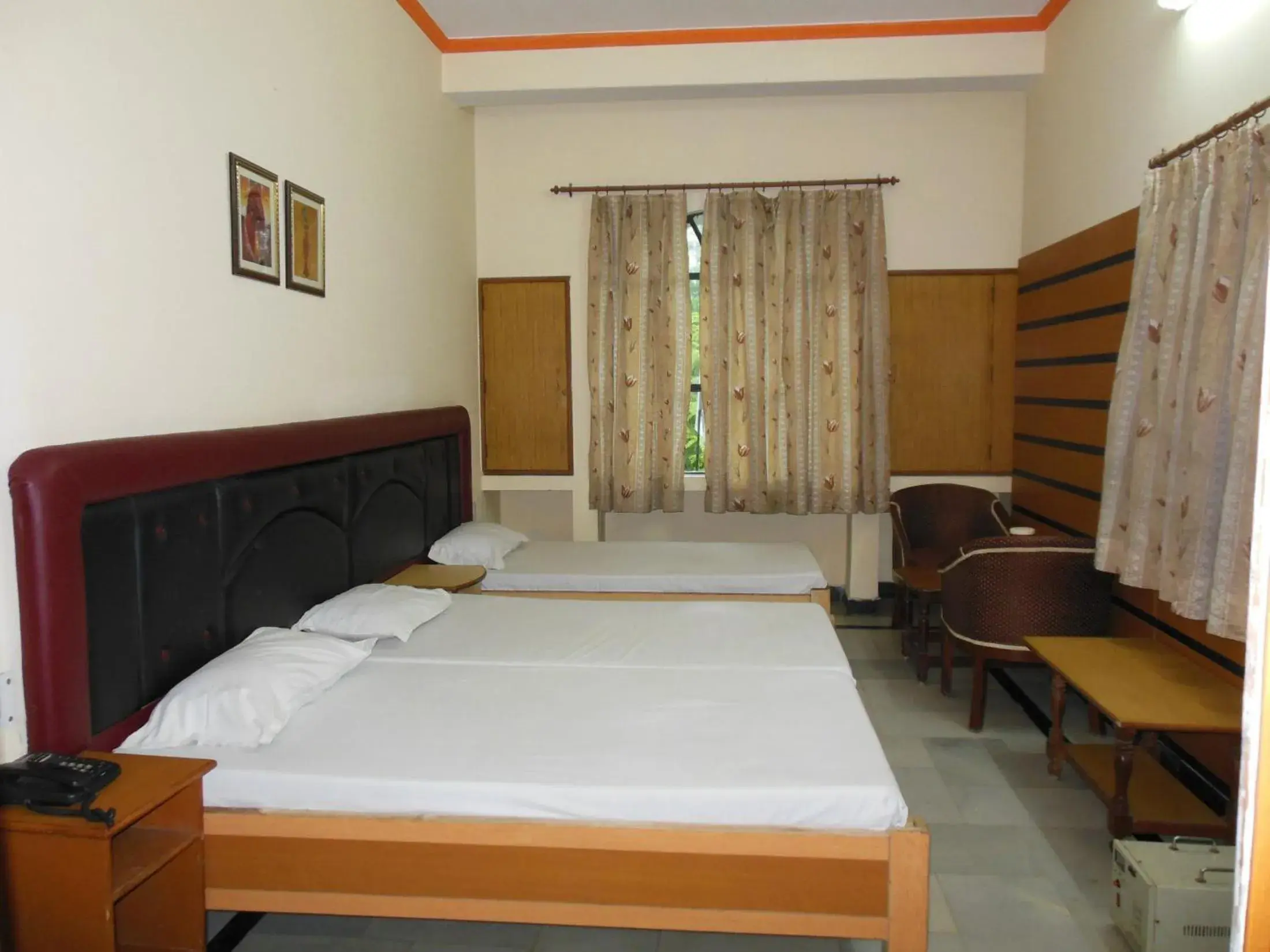 Bed in Hotel Taj Plaza, VIP Road, Agra
