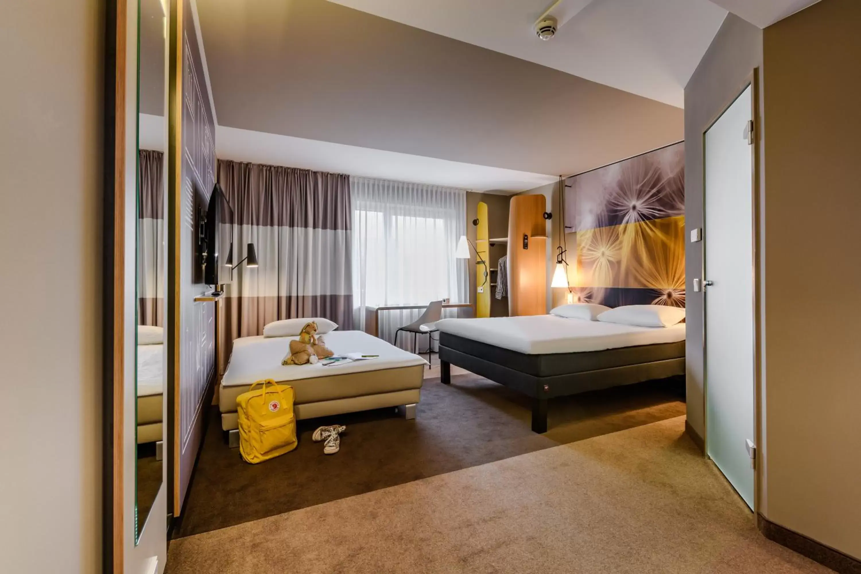 Photo of the whole room, Bed in ibis Luebeck City