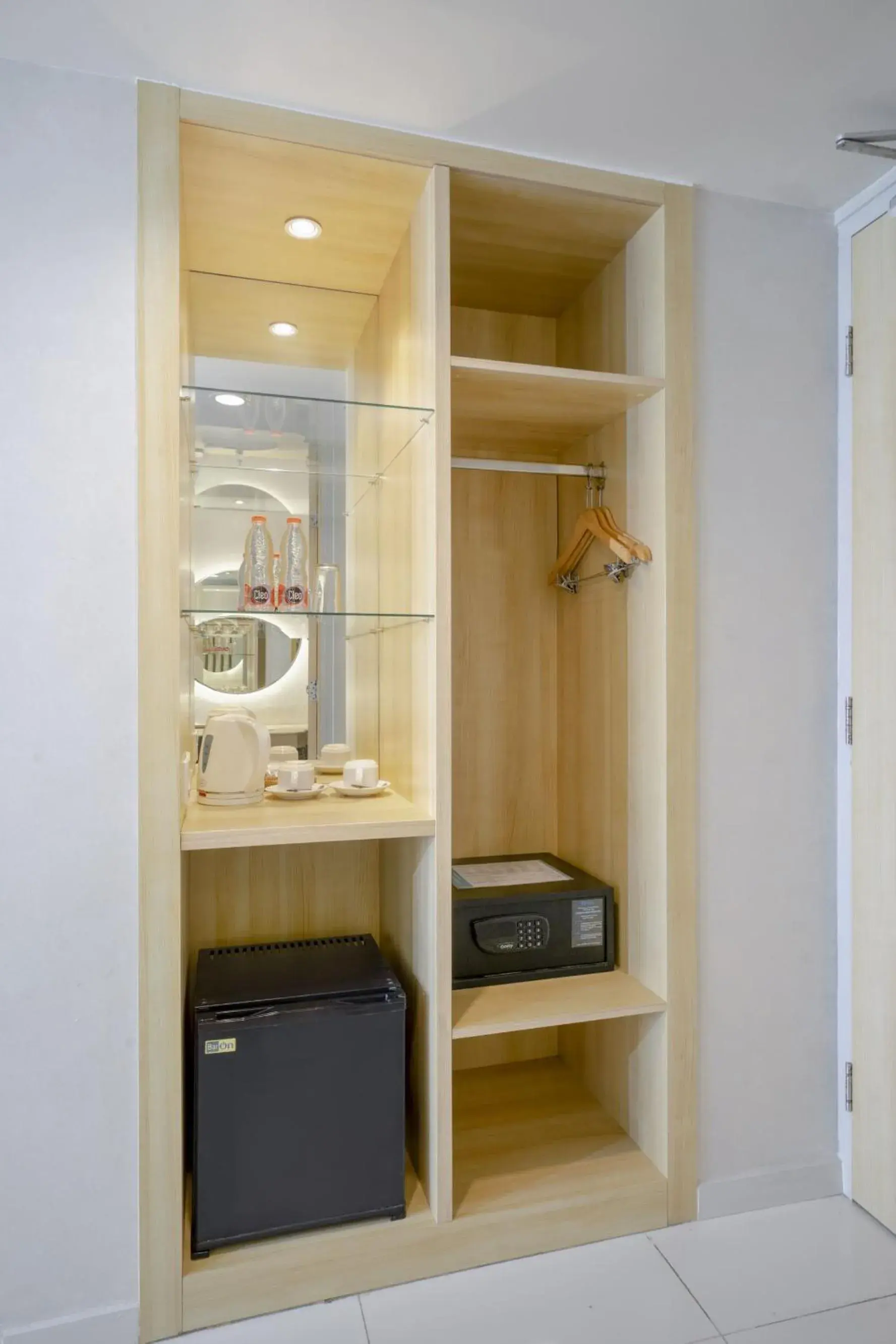 wardrobe, Bathroom in Solaris Hotel Kuta