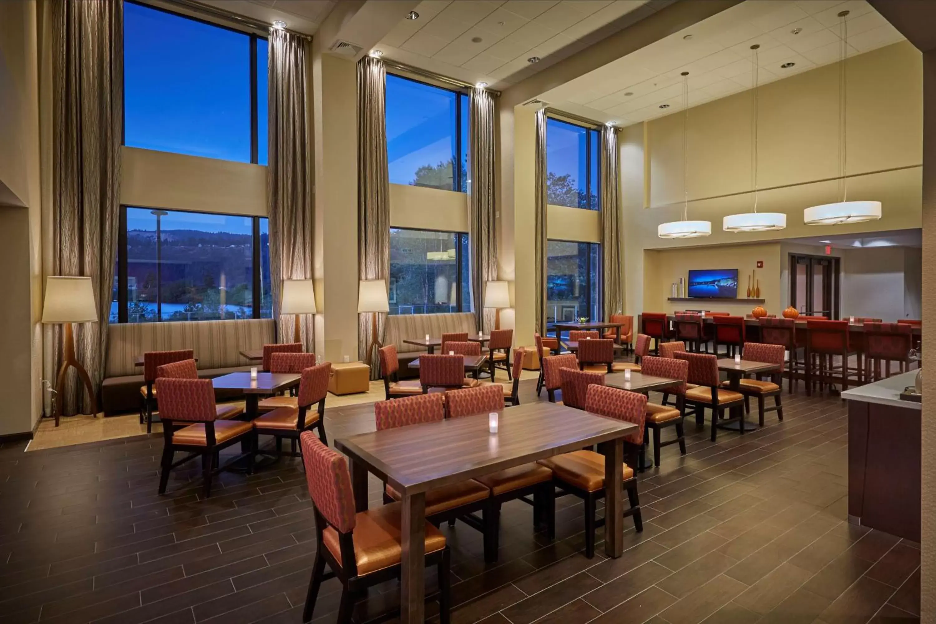 Dining area, Restaurant/Places to Eat in Hampton Inn & Suites Hood River