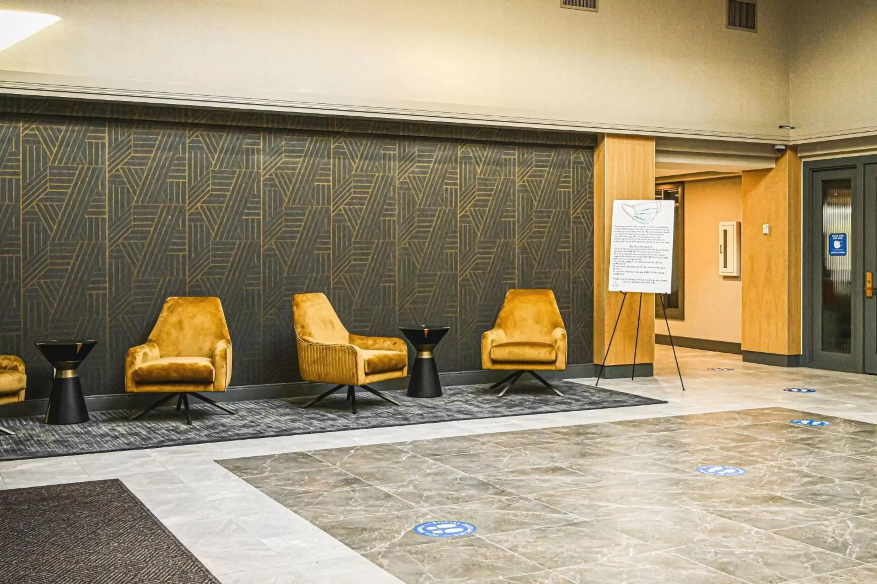 Lobby or reception, Seating Area in Delta Hotels by Marriott Cincinnati Sharonville