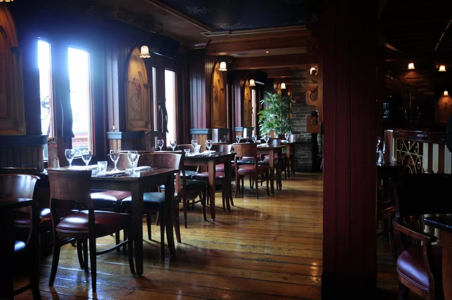 Restaurant/places to eat in Benedicts Hotel