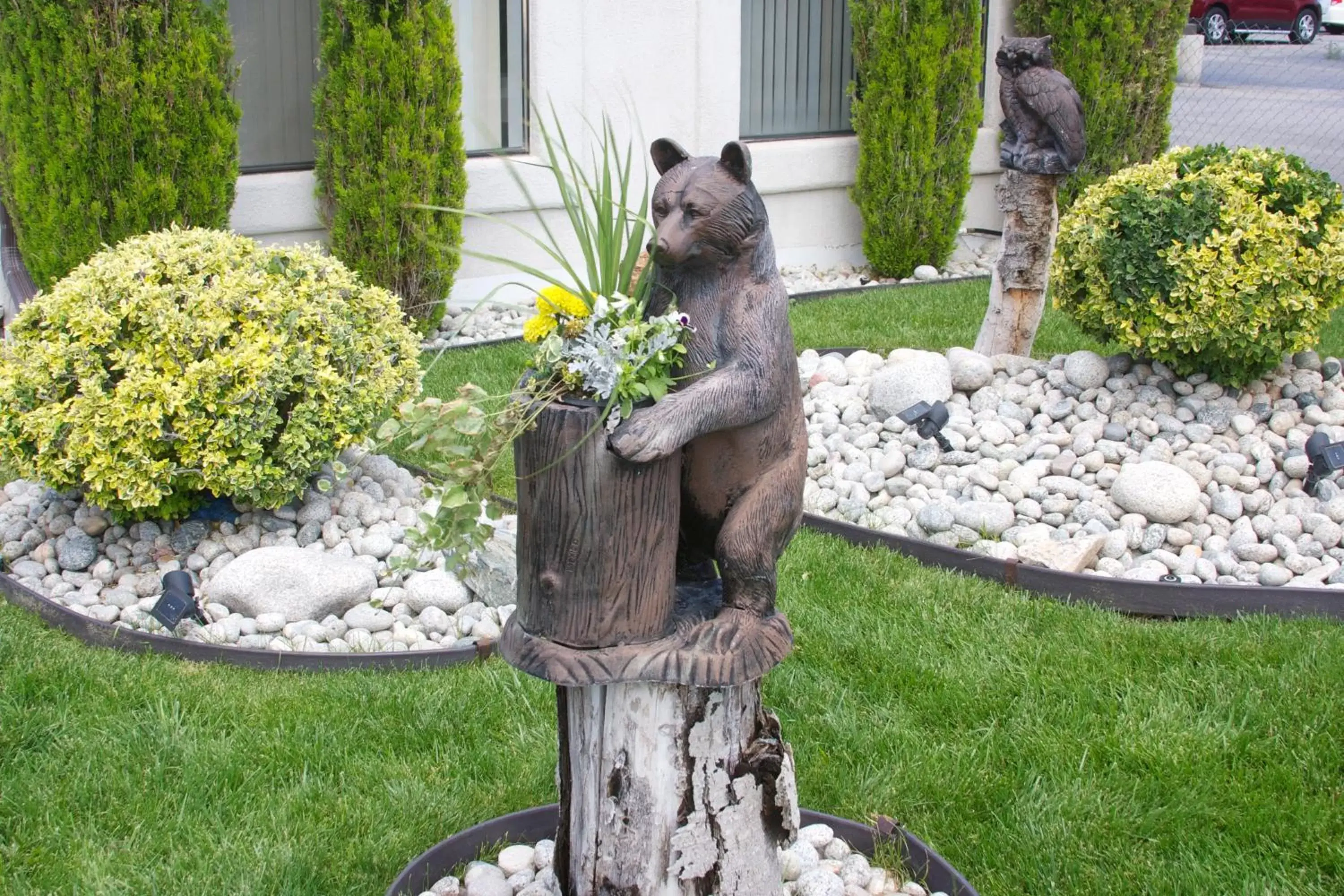 Decorative detail, Other Animals in Gateway Inn and Suites