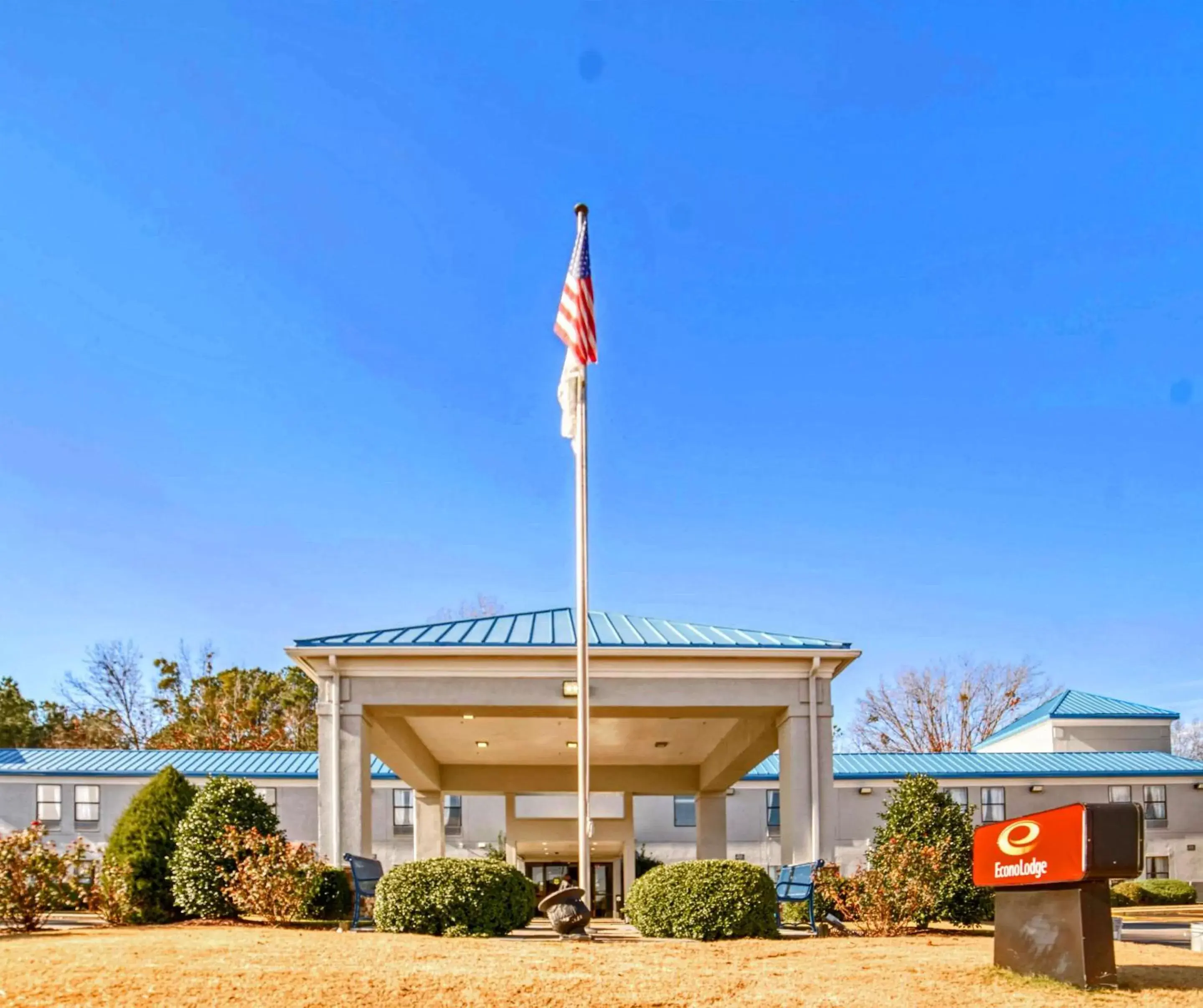 Property Building in Econo Lodge Raleigh near Walnut Creek Amphitheatre