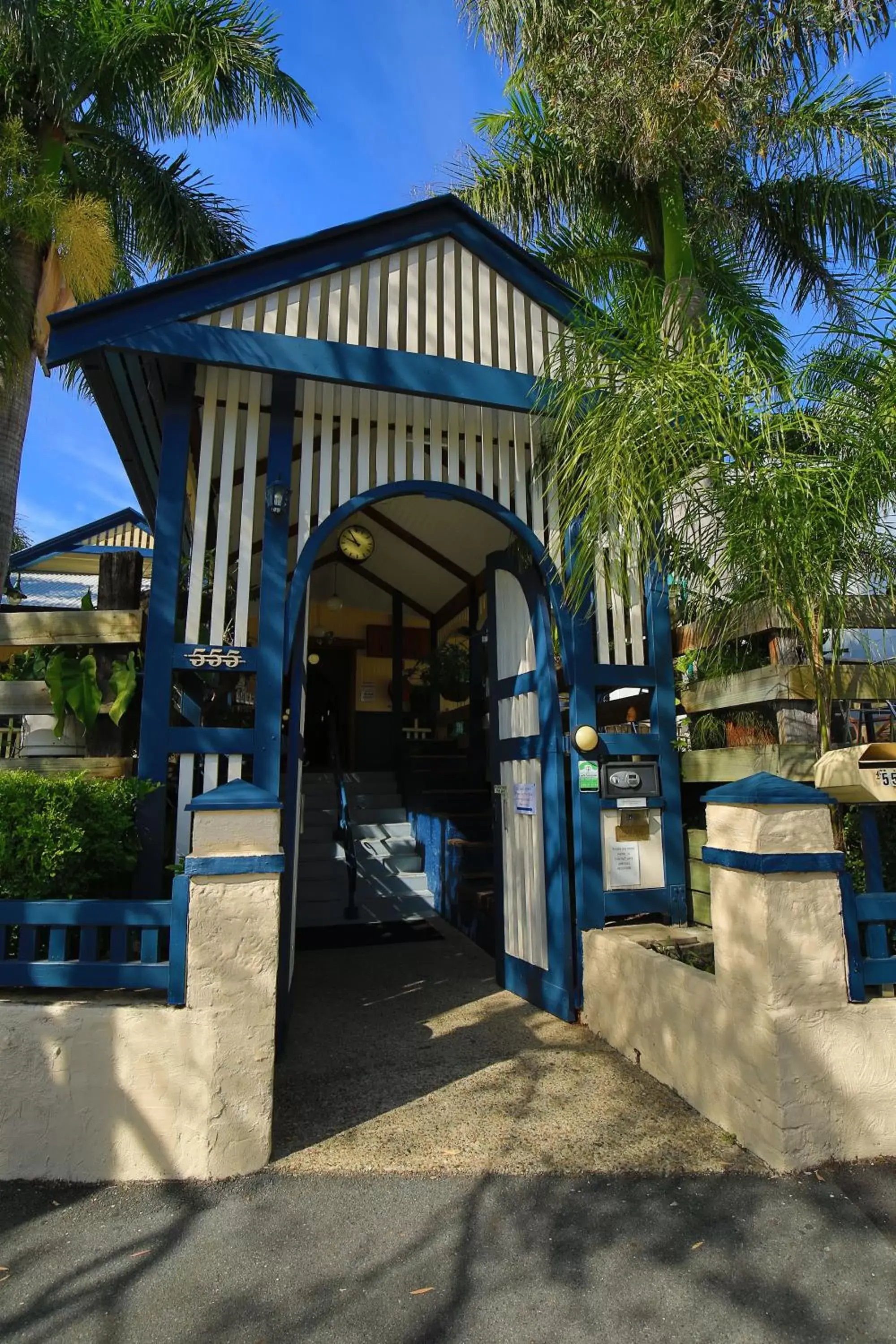 Facade/entrance, Property Building in Brisbane Manor