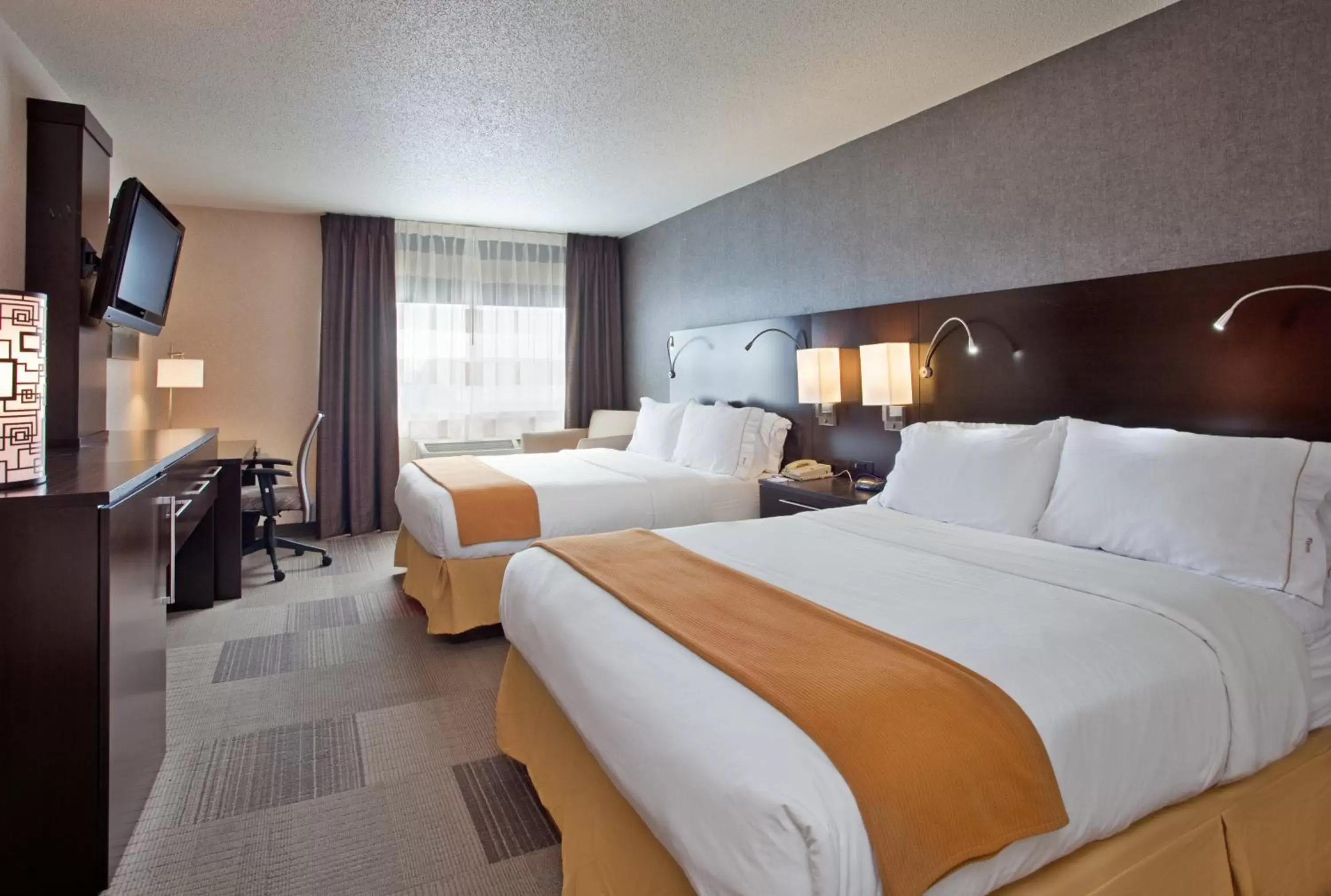 Photo of the whole room, Bed in Holiday Inn Express Hotel & Suites Beatrice