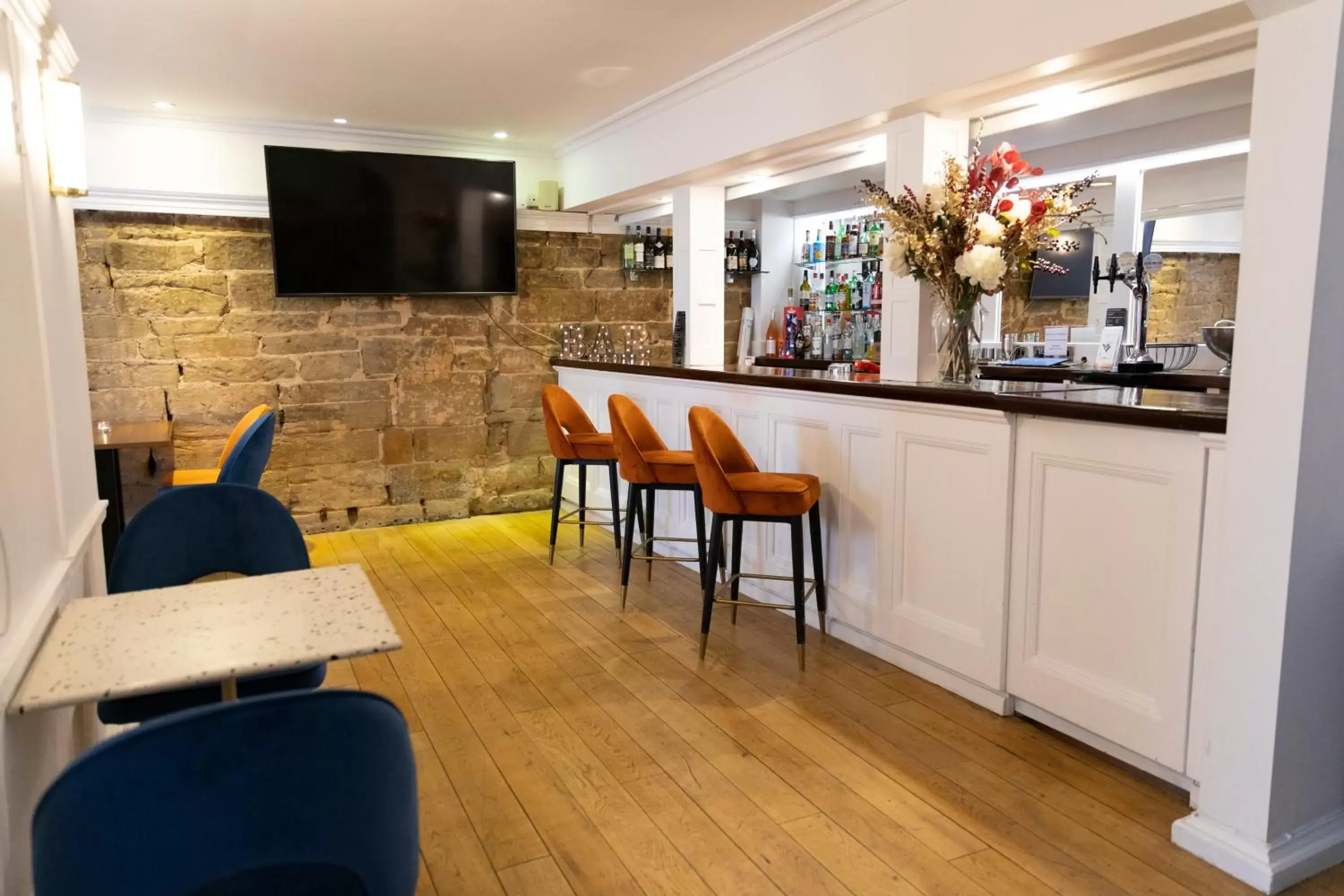 TV and multimedia, Lounge/Bar in The Warwick Arms Hotel