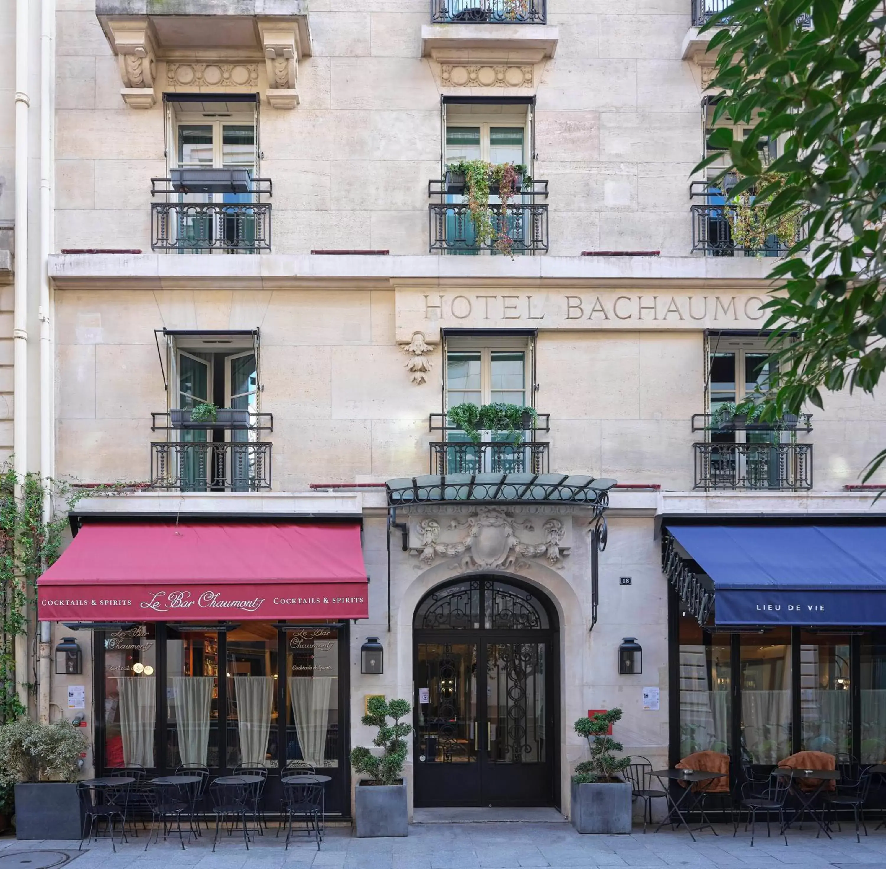 Property Building in Hotel Bachaumont