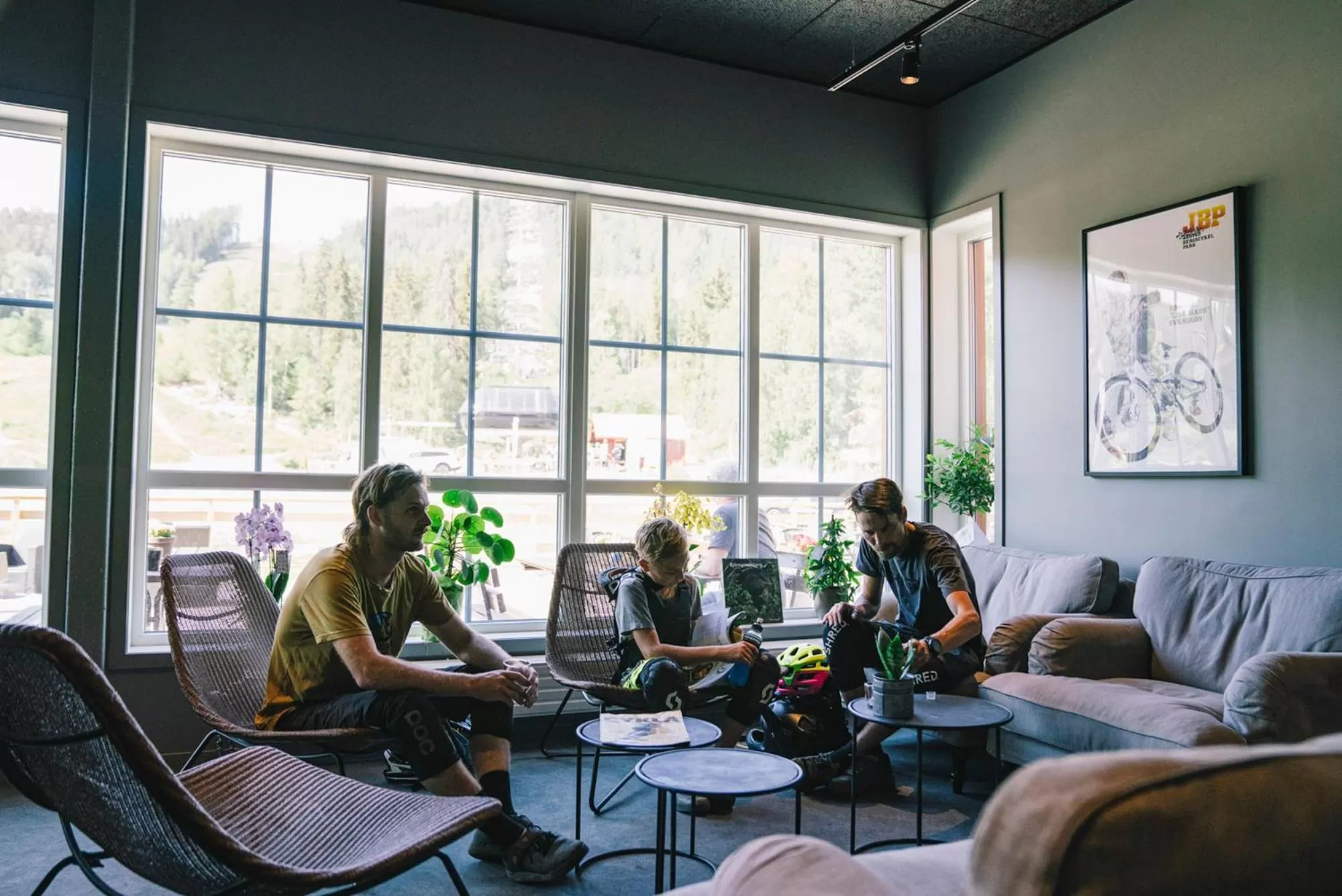 Restaurant/places to eat in JBP Hotell