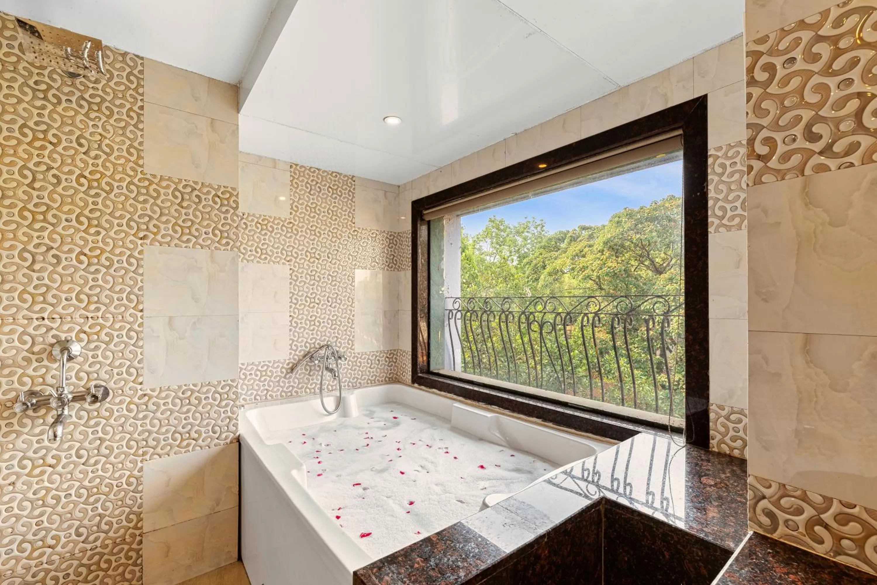 Bath in Mayur Retreat & Spa