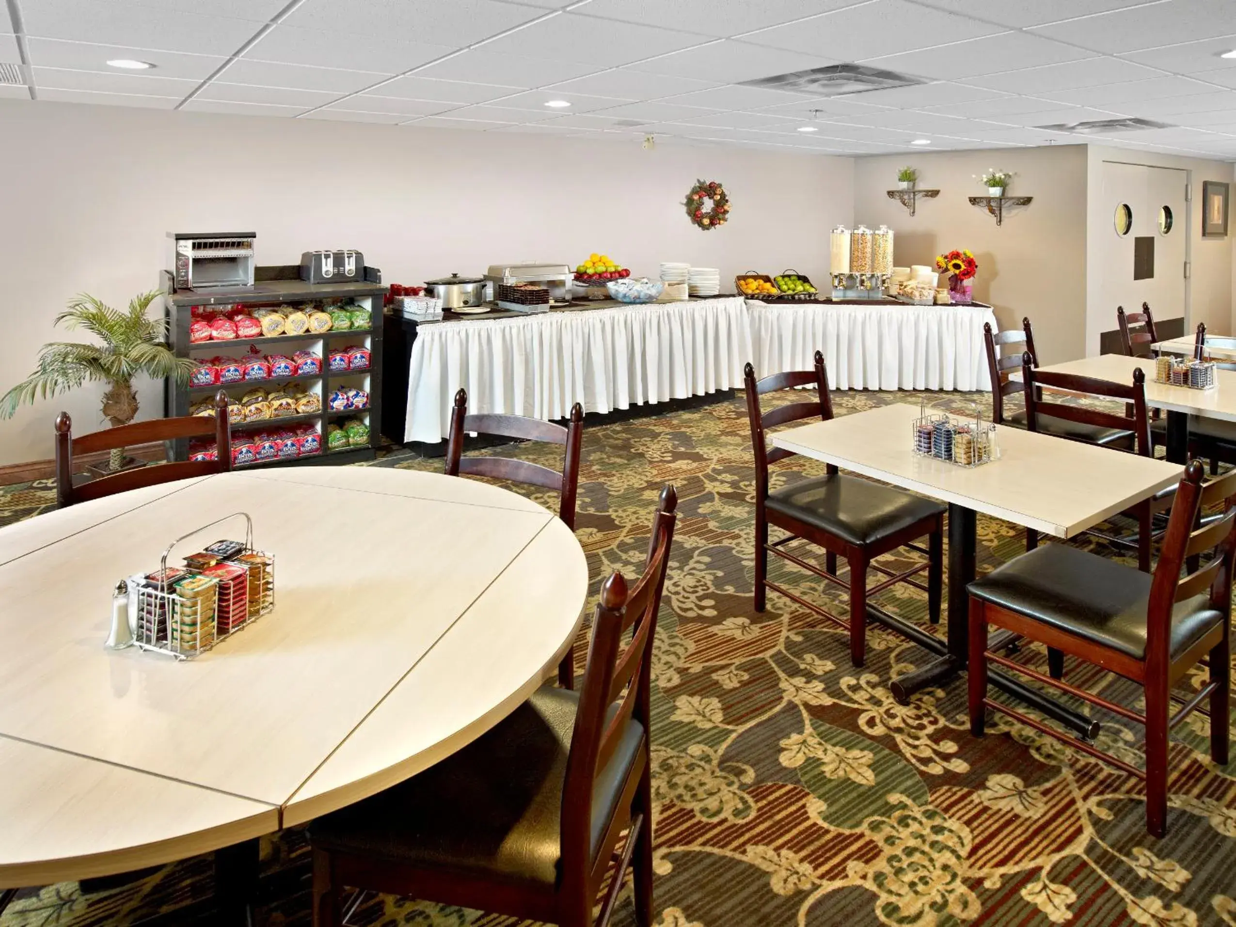 Restaurant/Places to Eat in Charlottetown Inn & Conference Centre