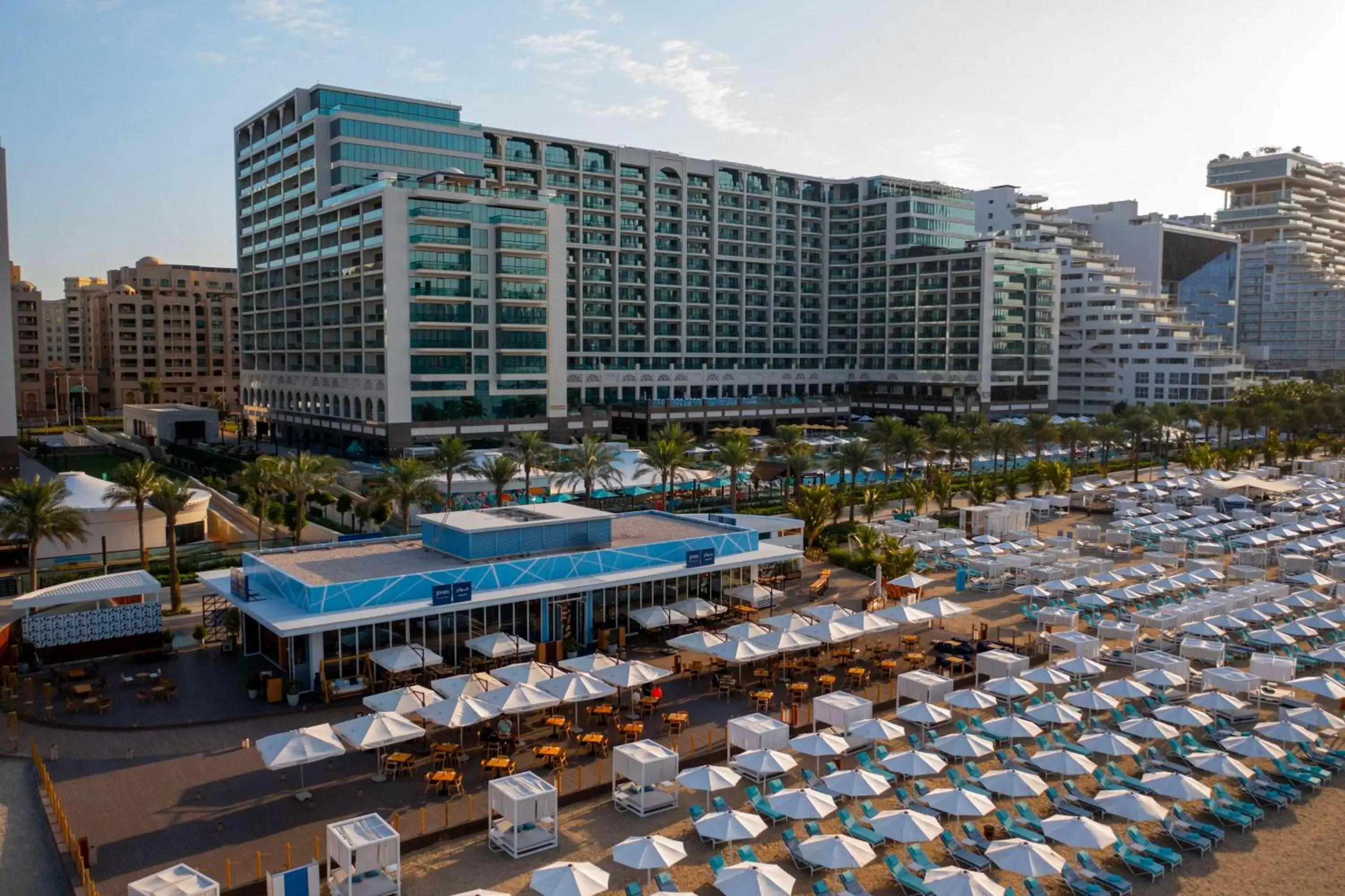 Restaurant/places to eat, Pool View in Hilton Dubai Palm Jumeirah