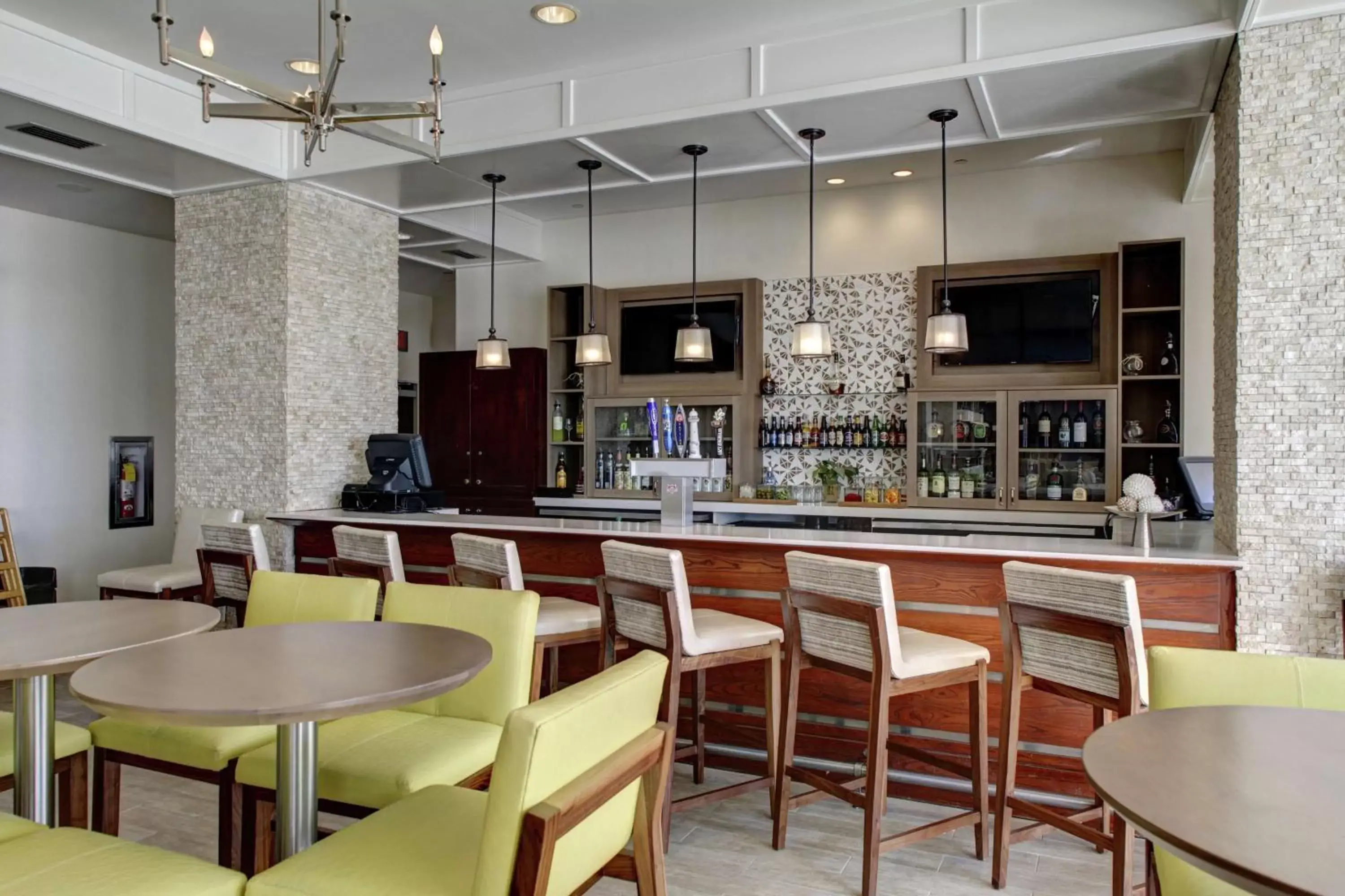 Lounge or bar, Lounge/Bar in DoubleTree by Hilton Biloxi