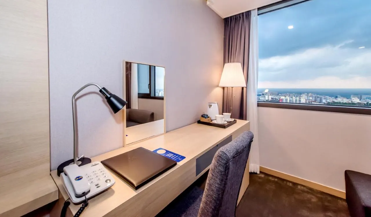 TV and multimedia in Hotel Shalom Jeju