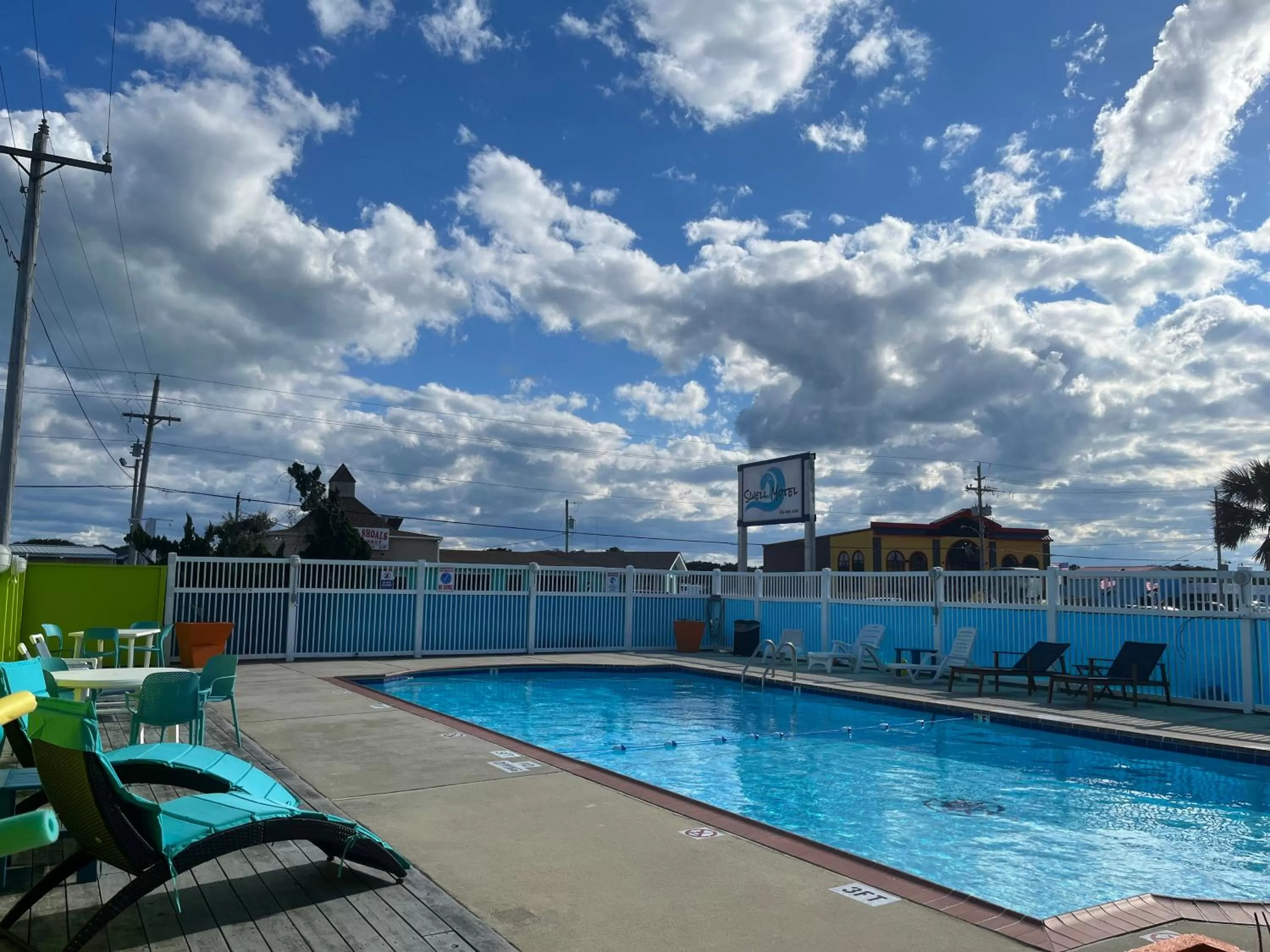 Swimming pool in Swell Motel
