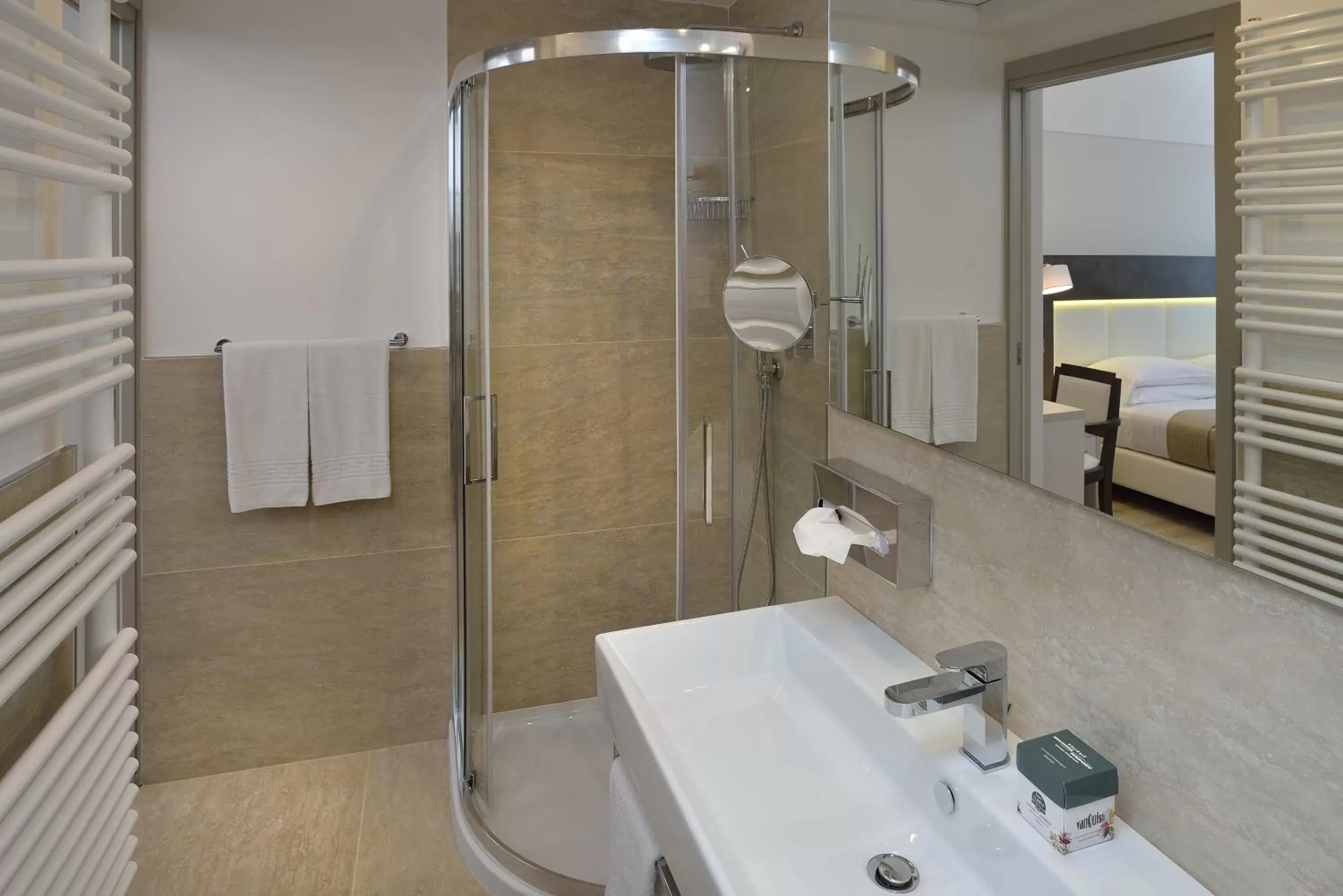 Bathroom in Hotel Bologna Airport