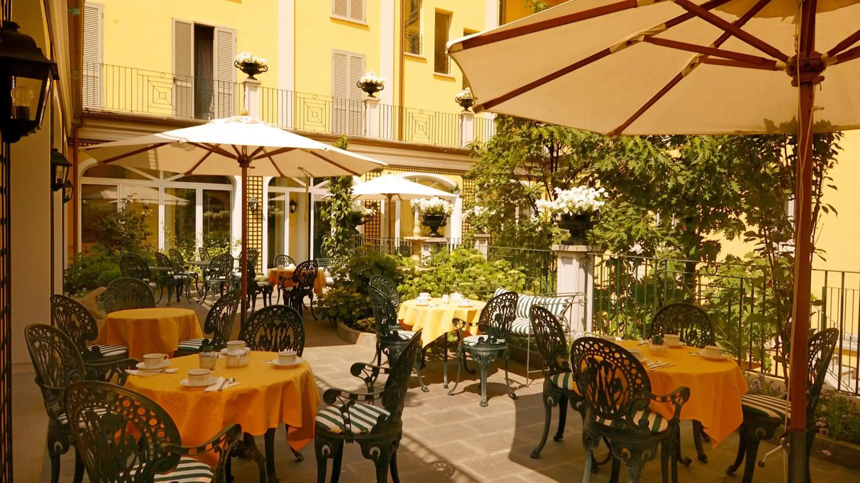 Patio, Restaurant/Places to Eat in Hotel Victoria & Iside Spa