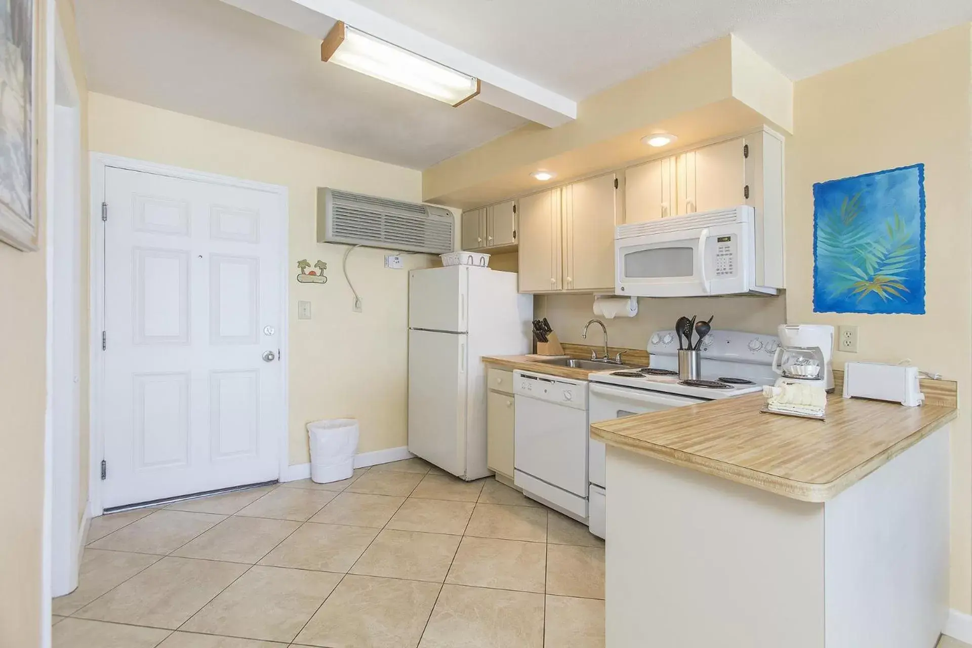 Kitchen/Kitchenette in Sea Club IV Resort