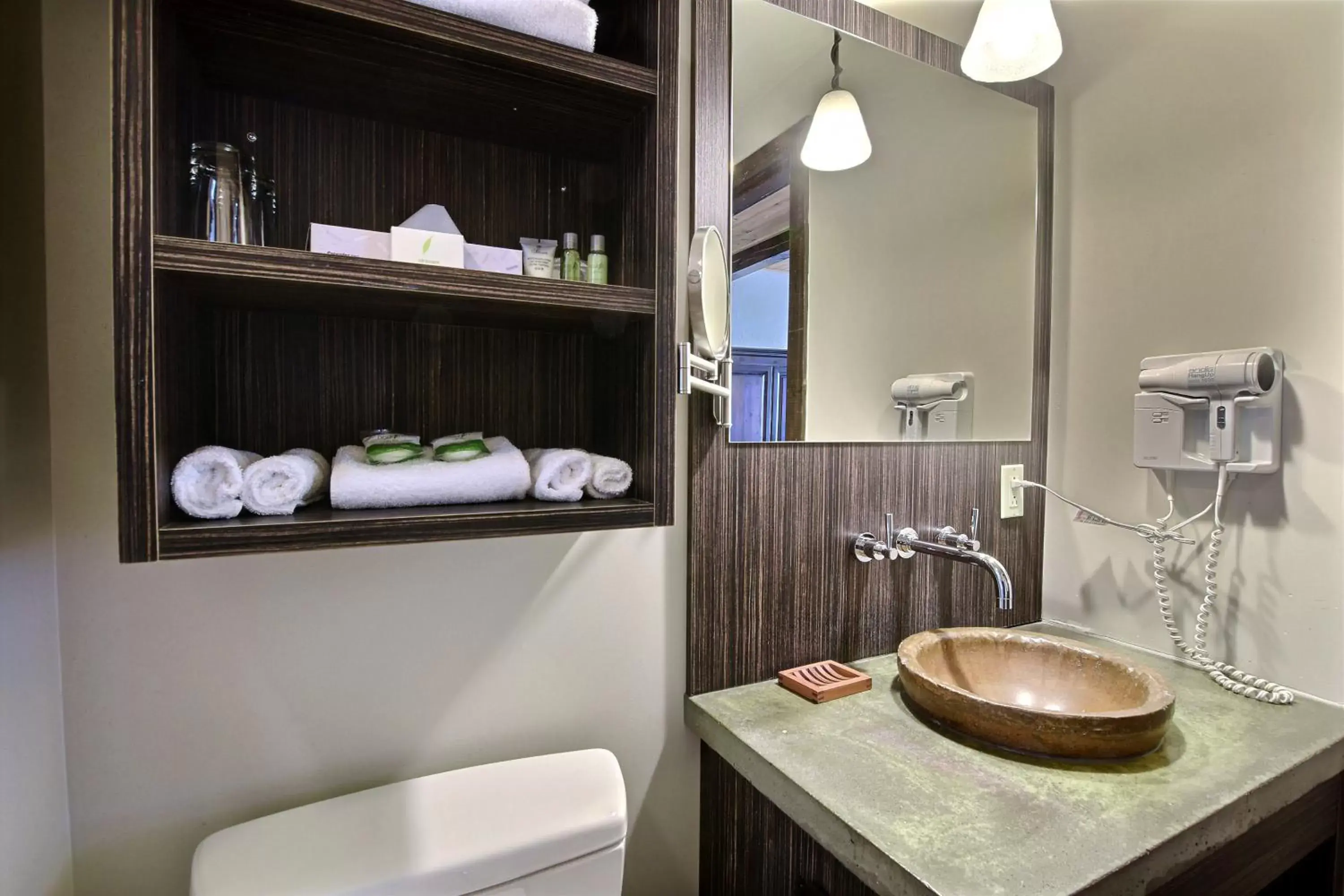 Bathroom in Les Condos Du Lac Taureau- Rooms & Condos