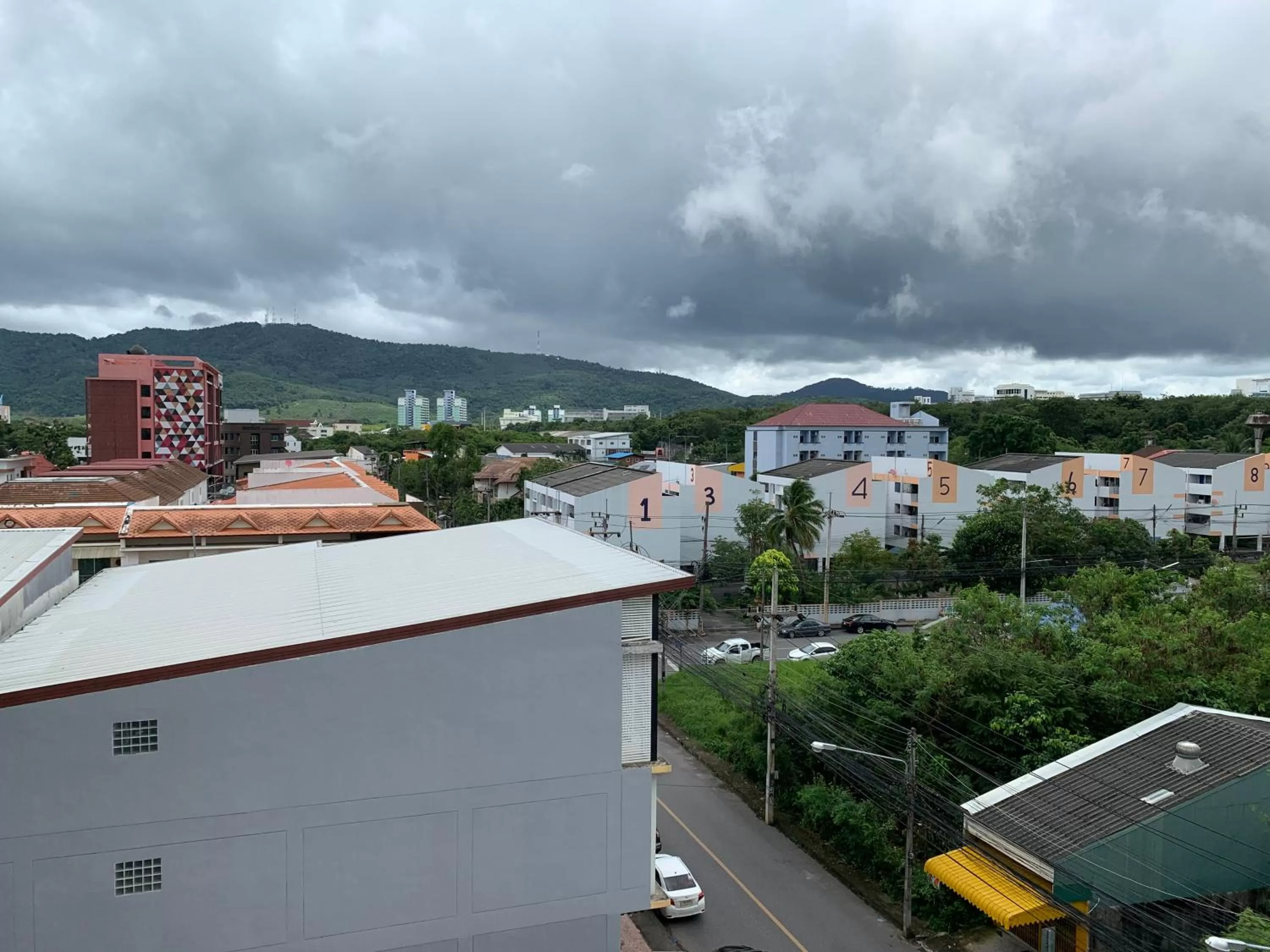 Quiet street view in Clover Hotel Hatyai