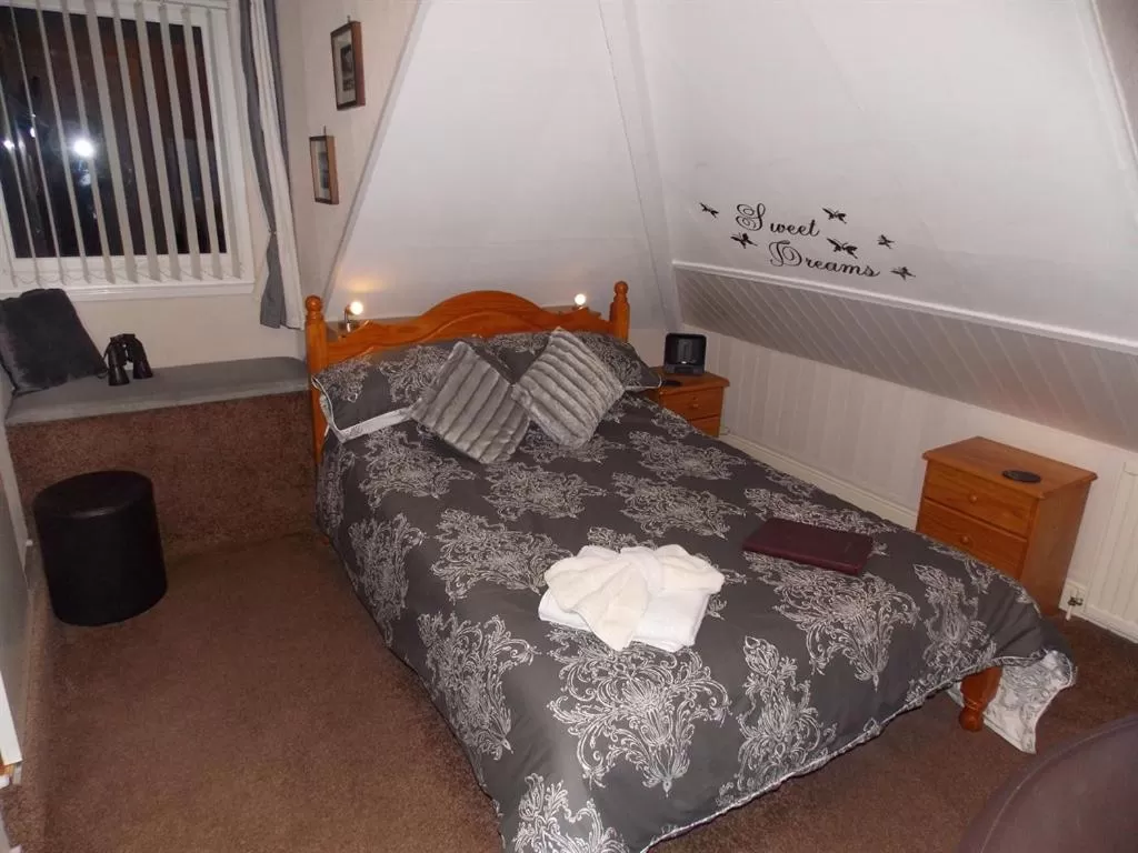 Bedroom, Bed in Easton Court Guest House