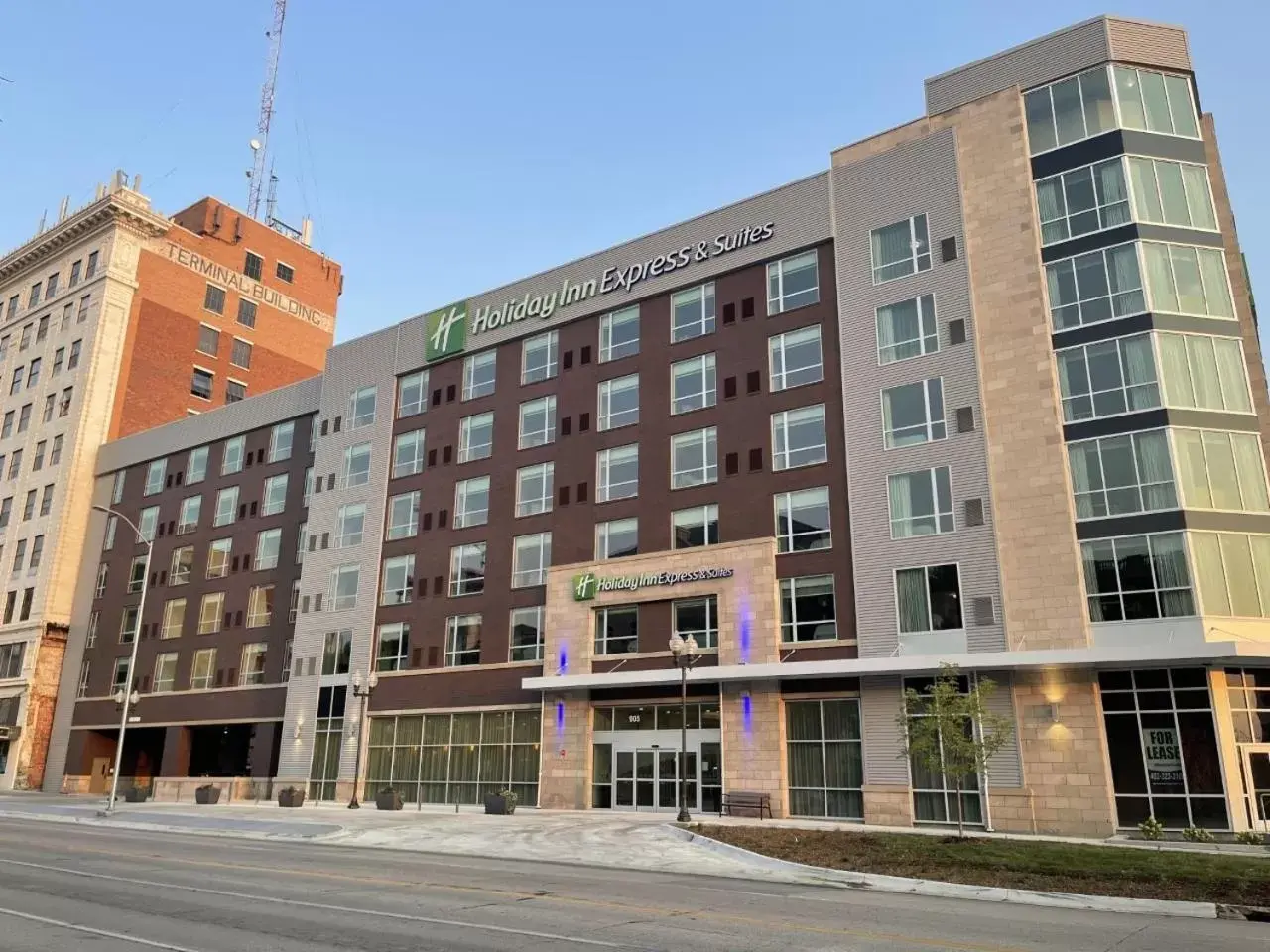 Property Building in Holiday Inn Express & Suites - Lincoln Downtown , an IHG Hotel