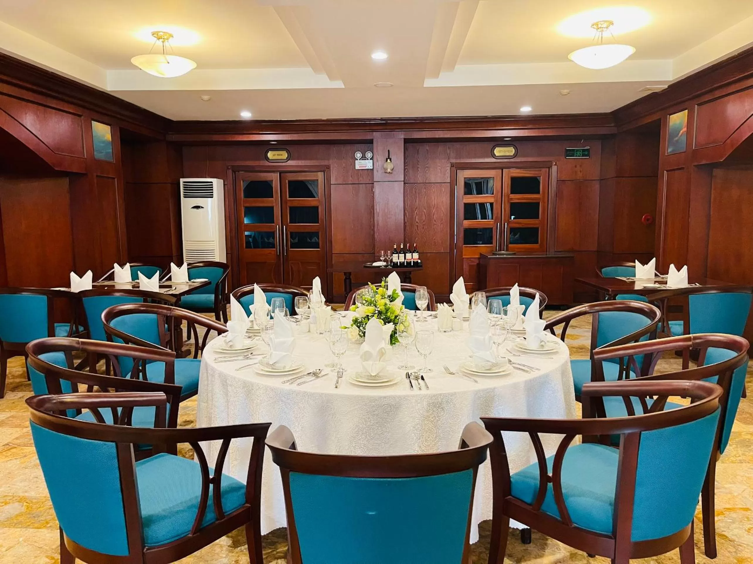 Restaurant/places to eat in The Tray Hotel Hai Phong