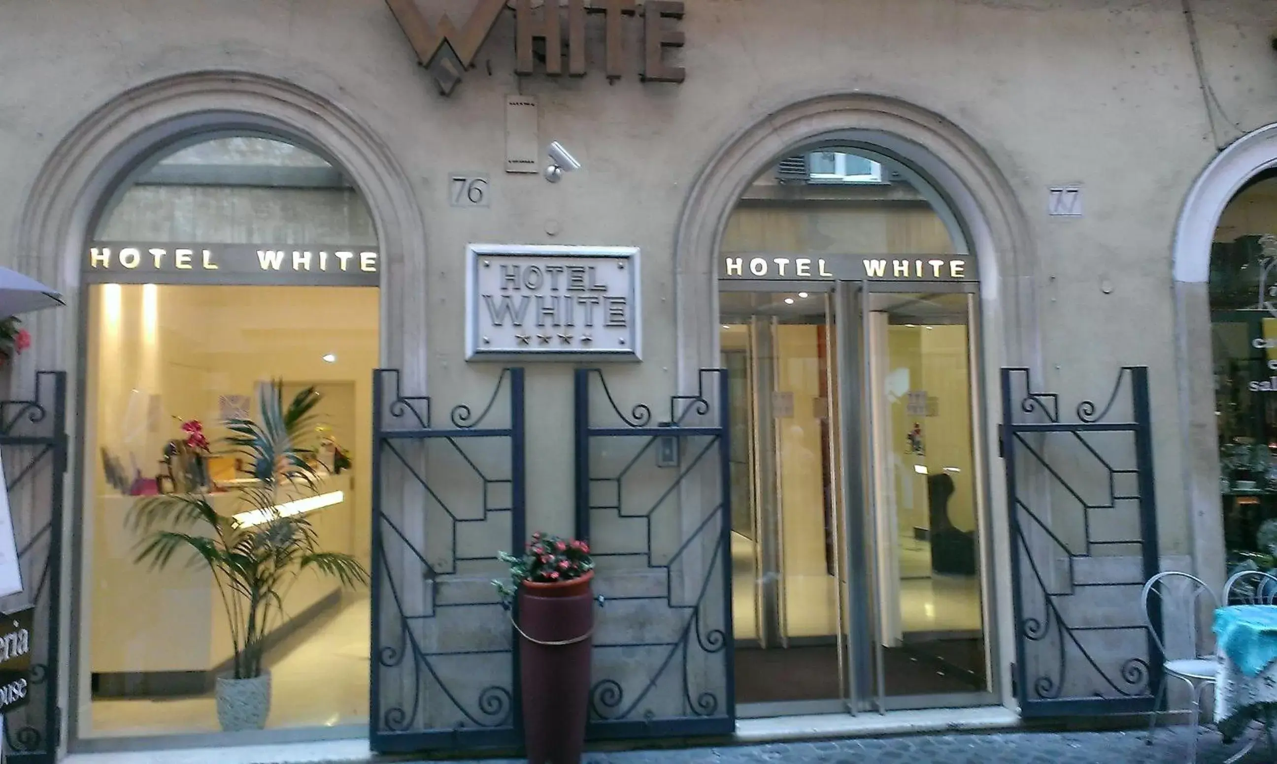 Facade/entrance in Hotel White