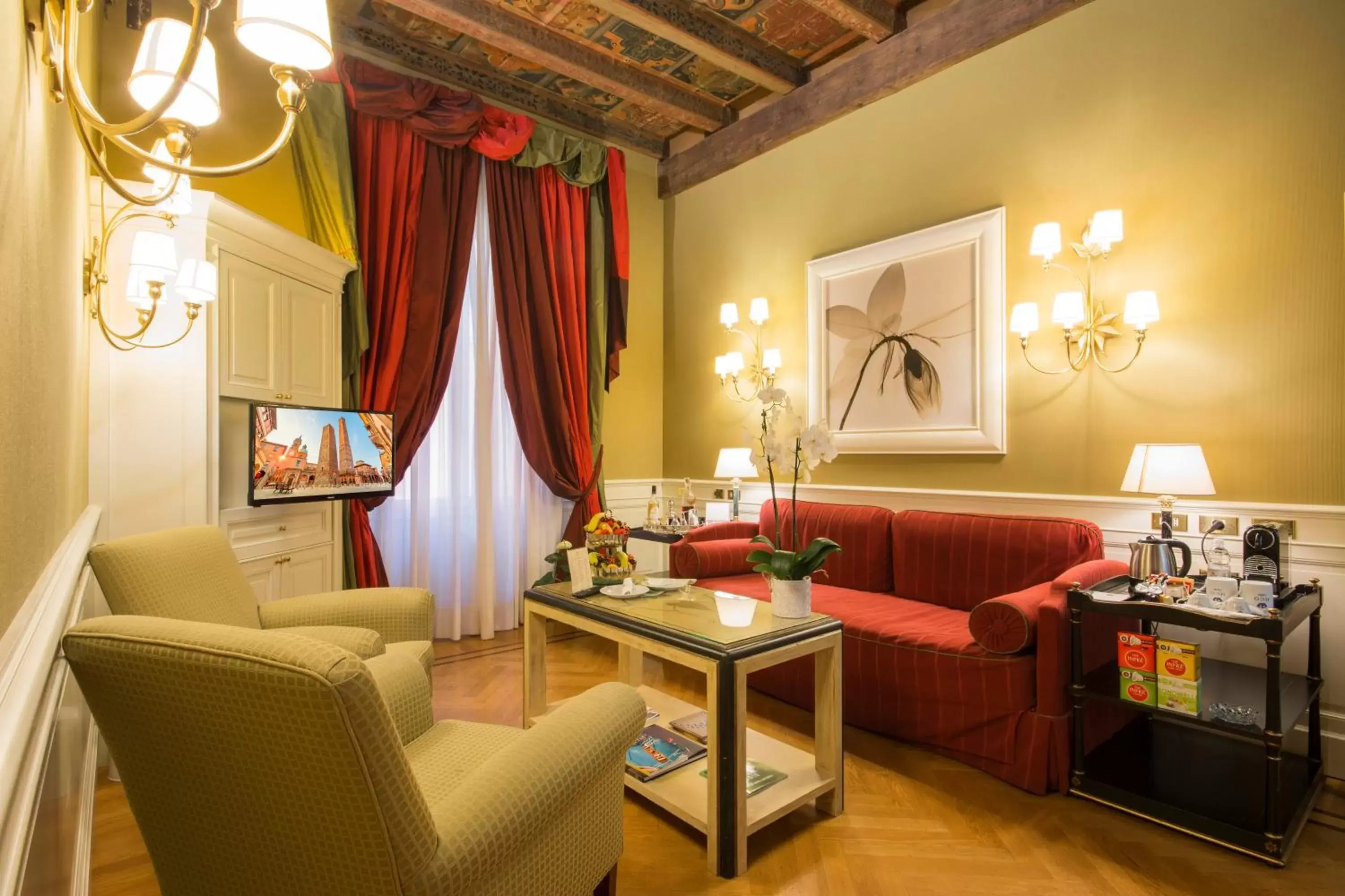 Bedroom, Seating Area in Hotel Corona d'Oro