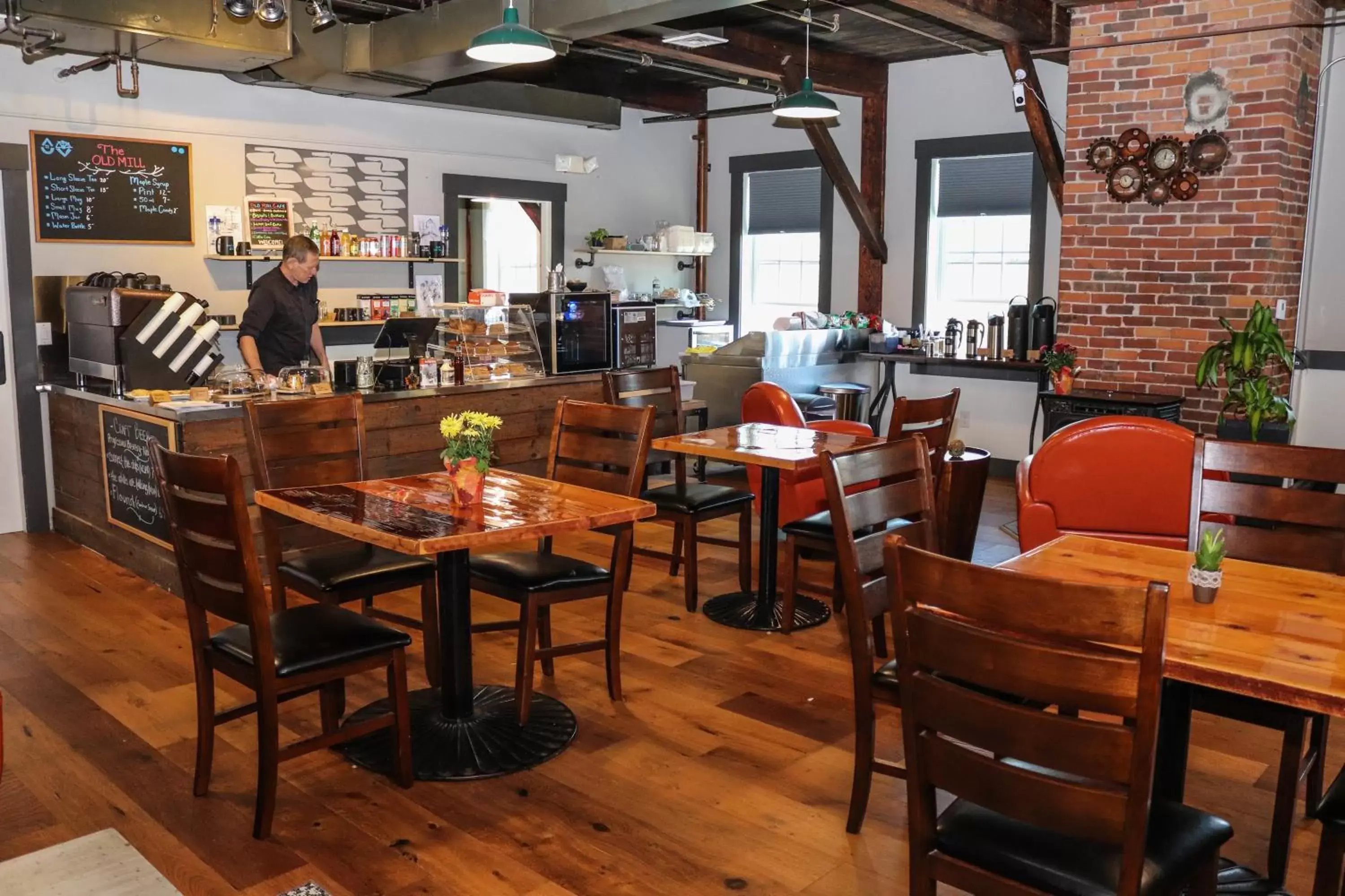 Restaurant/places to eat in Old Mill Inn Restaurant/places to eat in Old Mill Inn