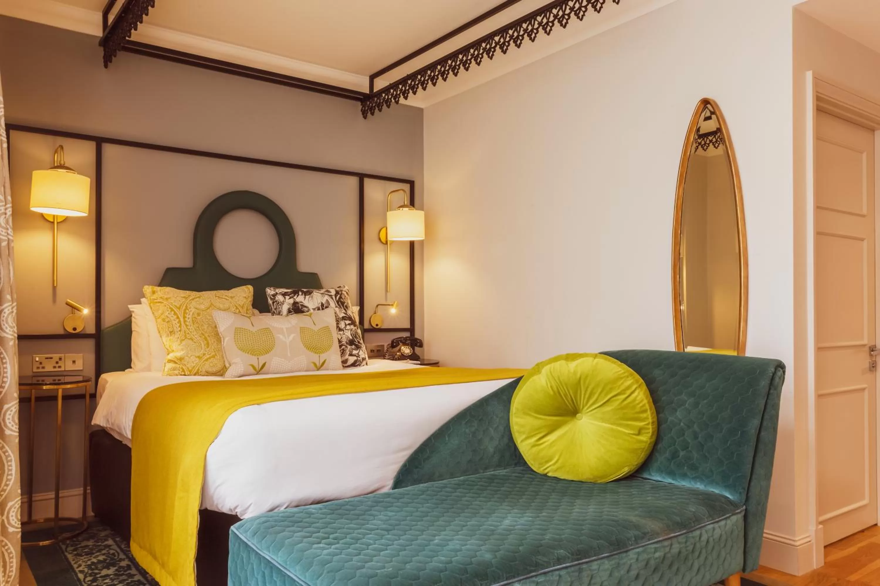 Bedroom, Bed in The Gardens Hotel