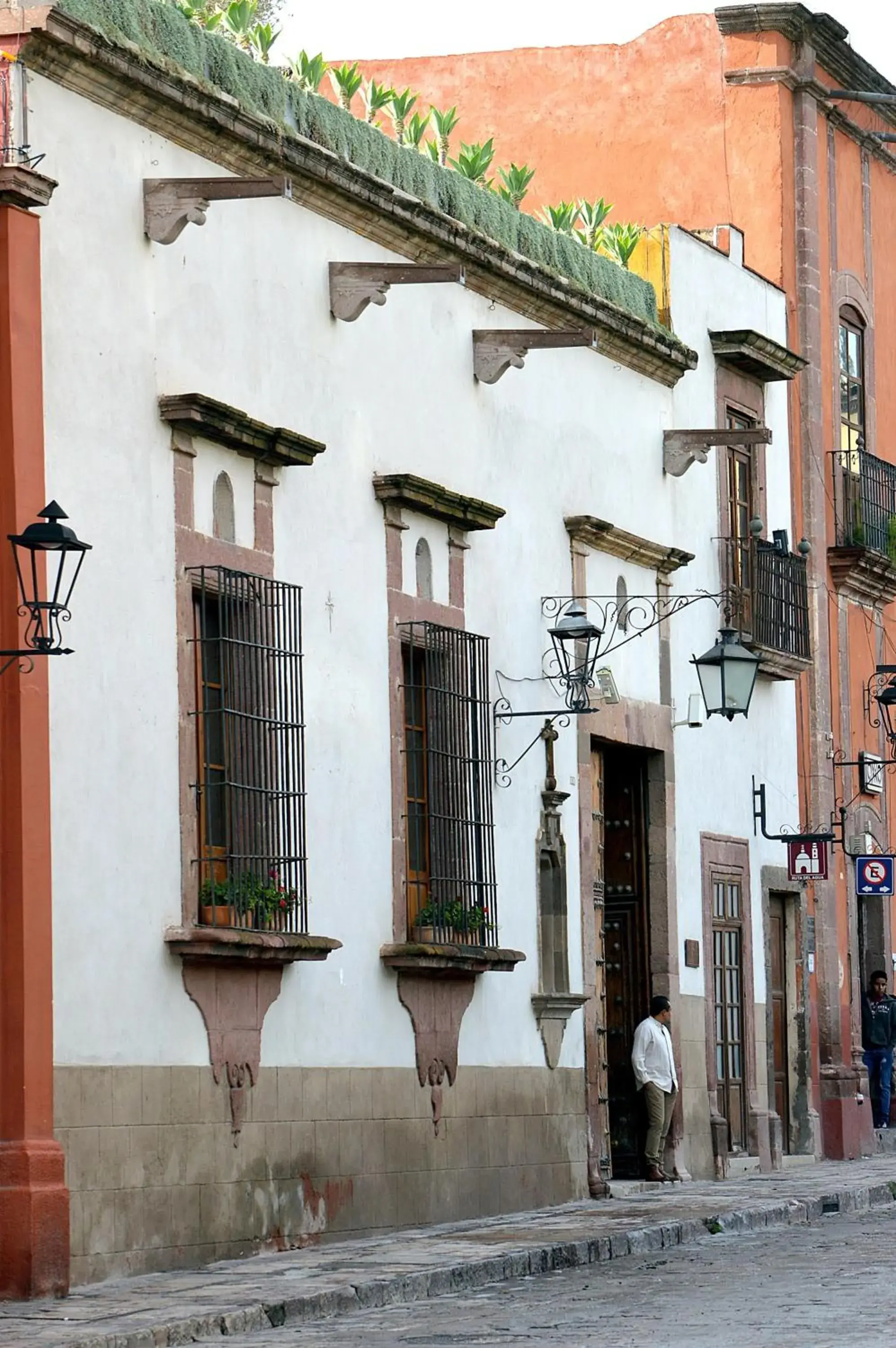 Facade/entrance, Property Building in HOTEL CASA BLANCA 7