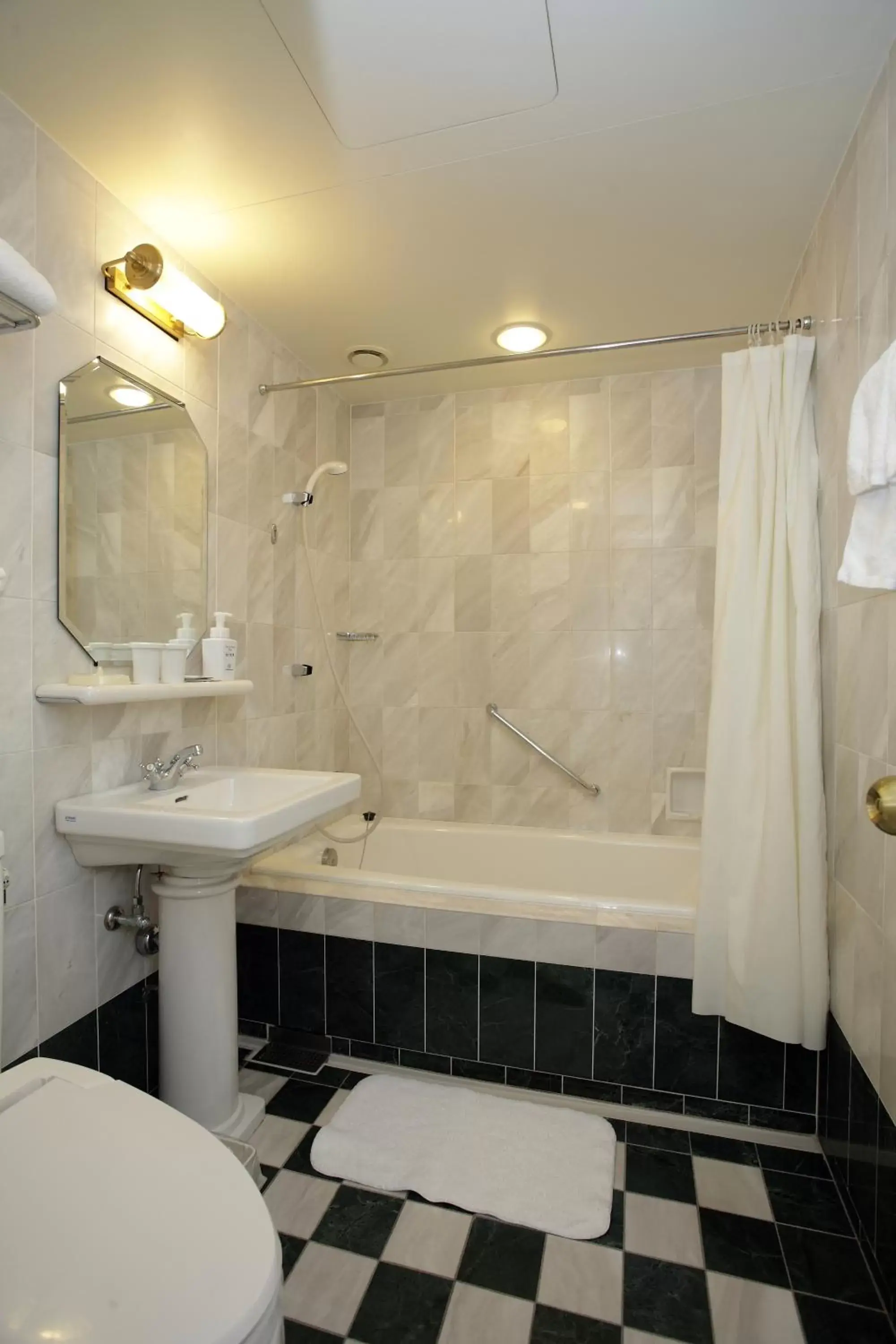 Bathroom in Hotel Monterey Osaka