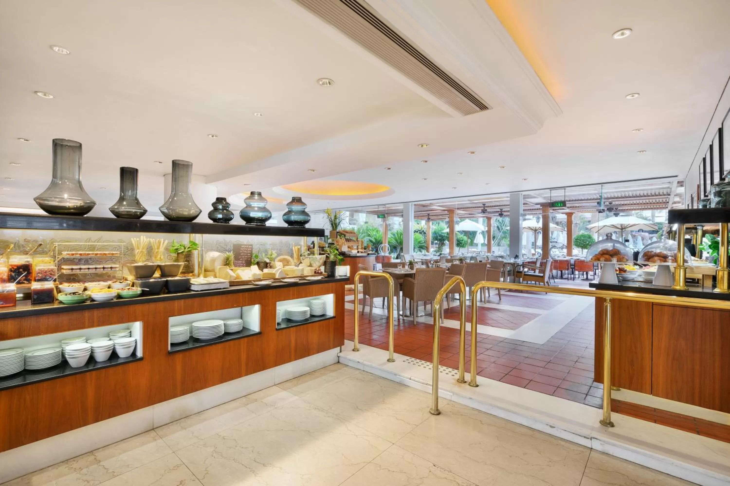 Food and drinks in Royal Beach Eilat by Isrotel Exclusive