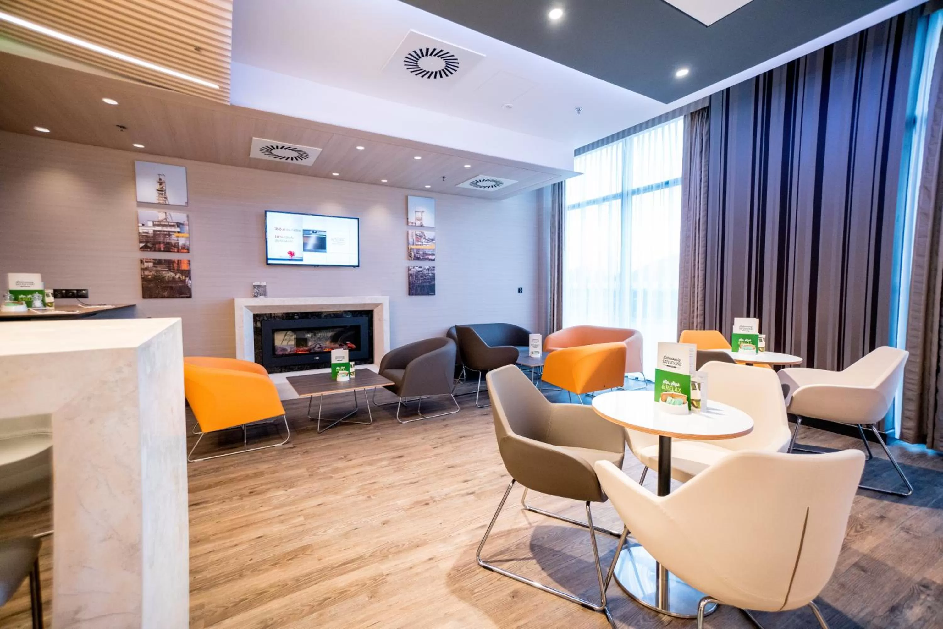 Lounge or bar in Holiday Inn Dąbrowa Górnicza-Katowice by IHG