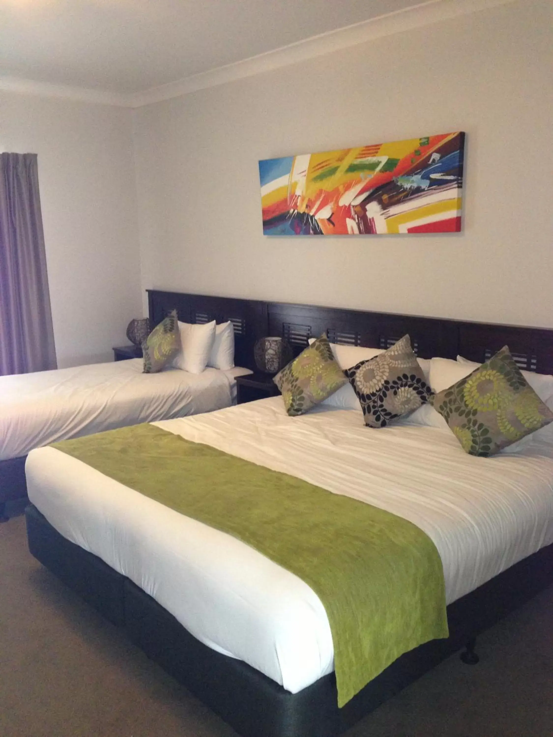 Bed in Alexandra Hills Hotel