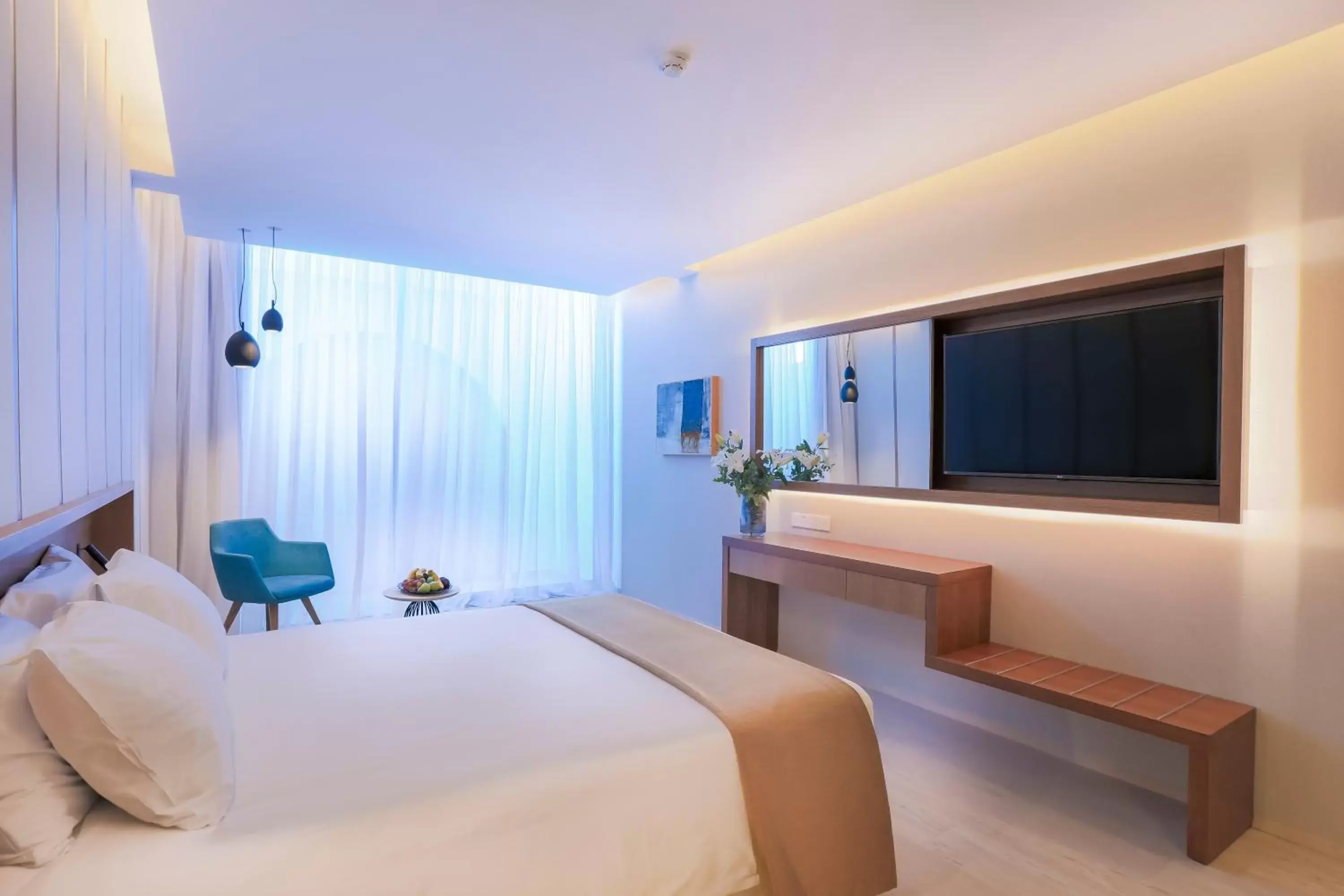 TV and multimedia, Bed in Radisson Beach Resort Larnaca