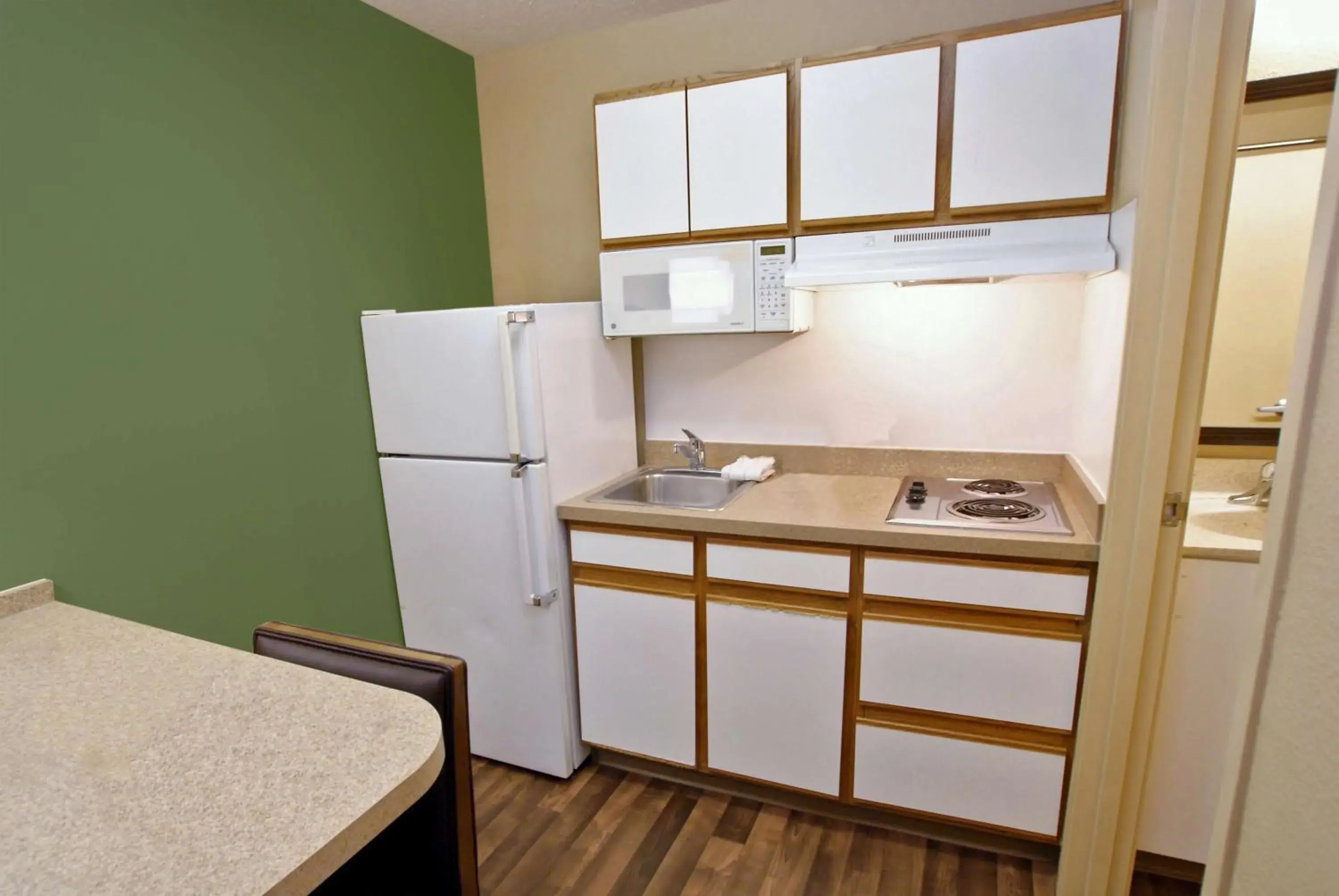 Kitchen or kitchenette, Kitchen/Kitchenette in Extended Stay America Suites - Seattle - Southcenter